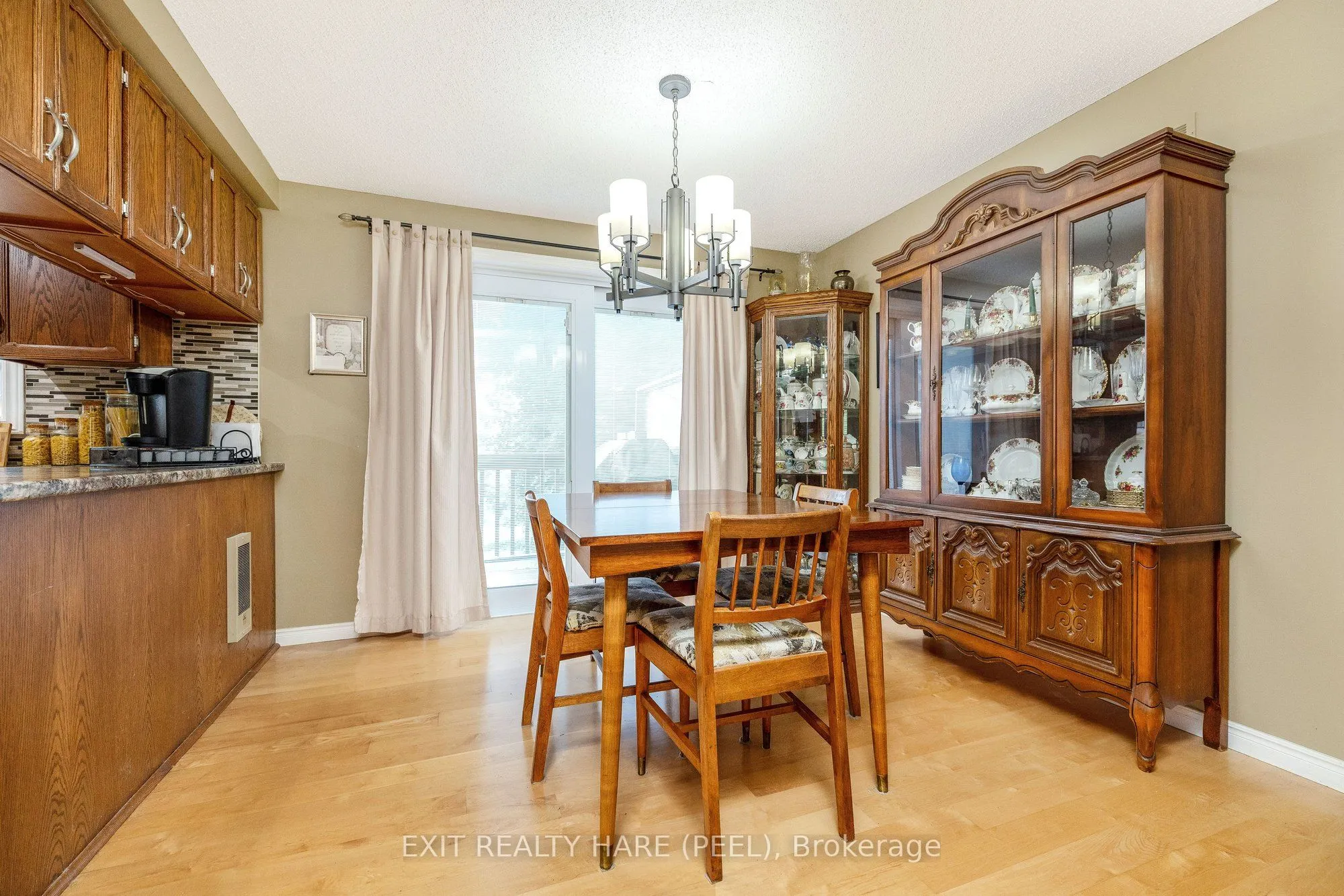 85 Leeson Street S