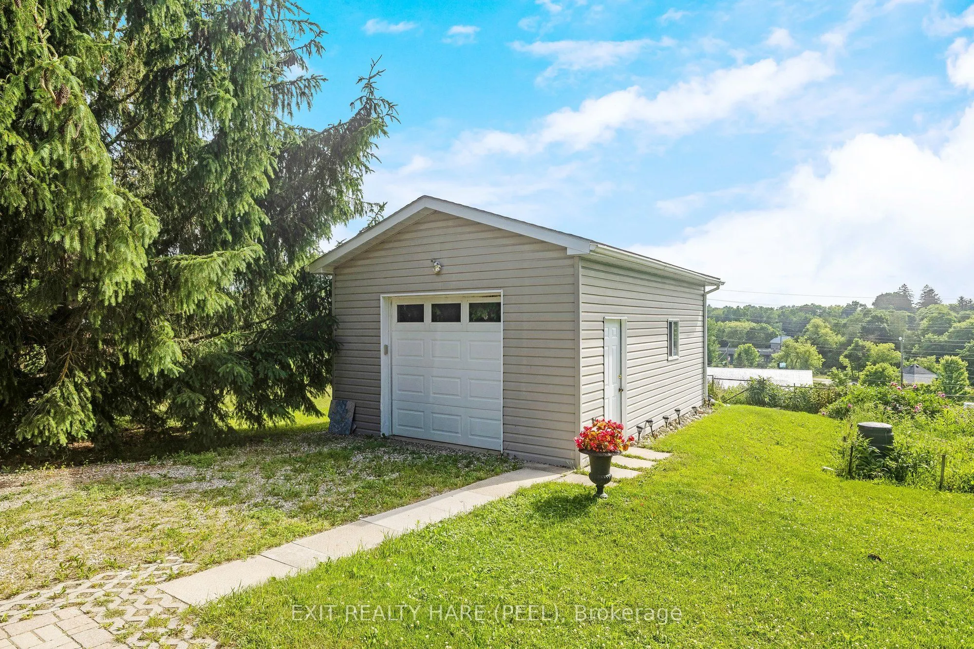85 Leeson Street S