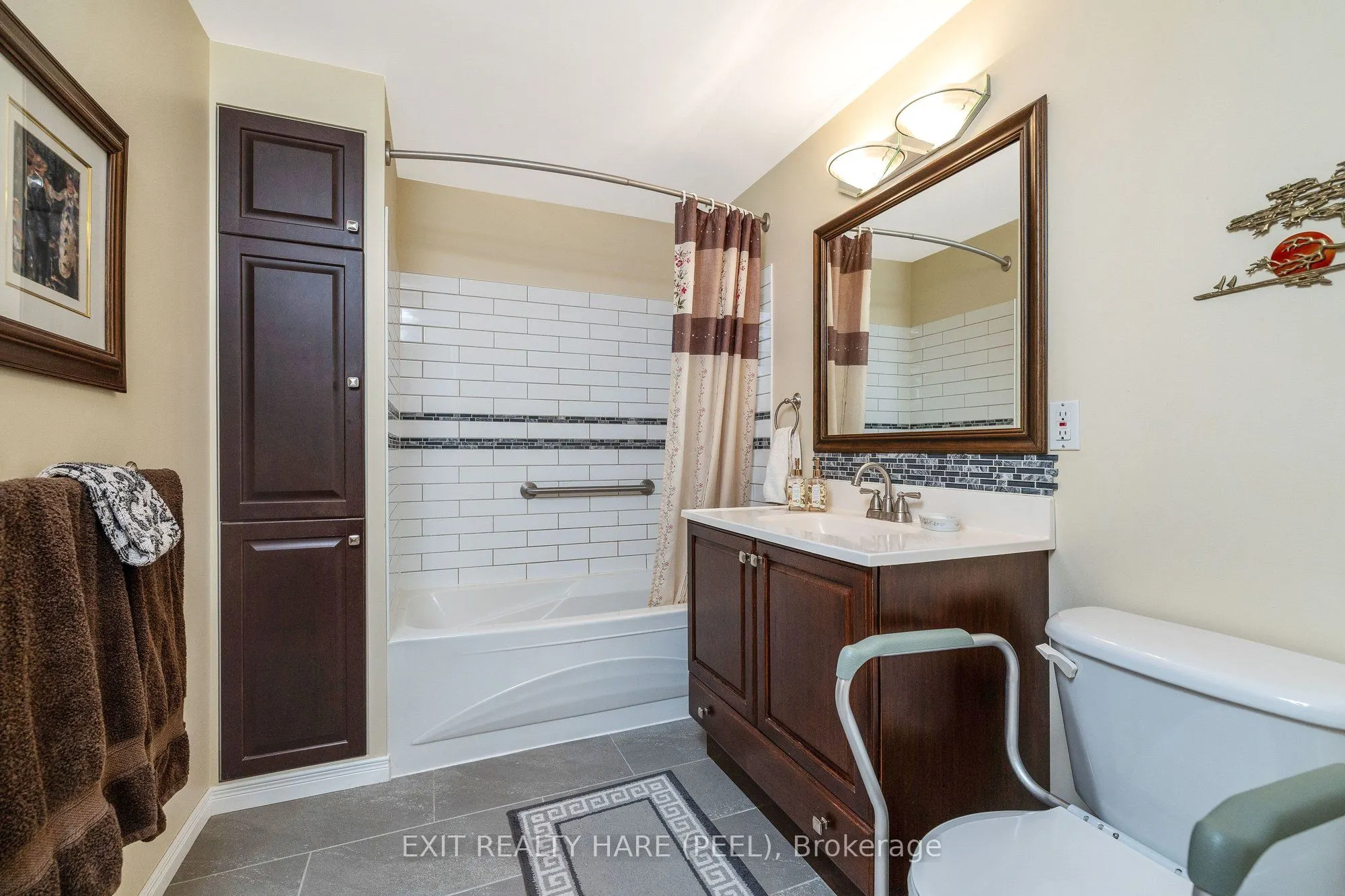85 Leeson Street S
