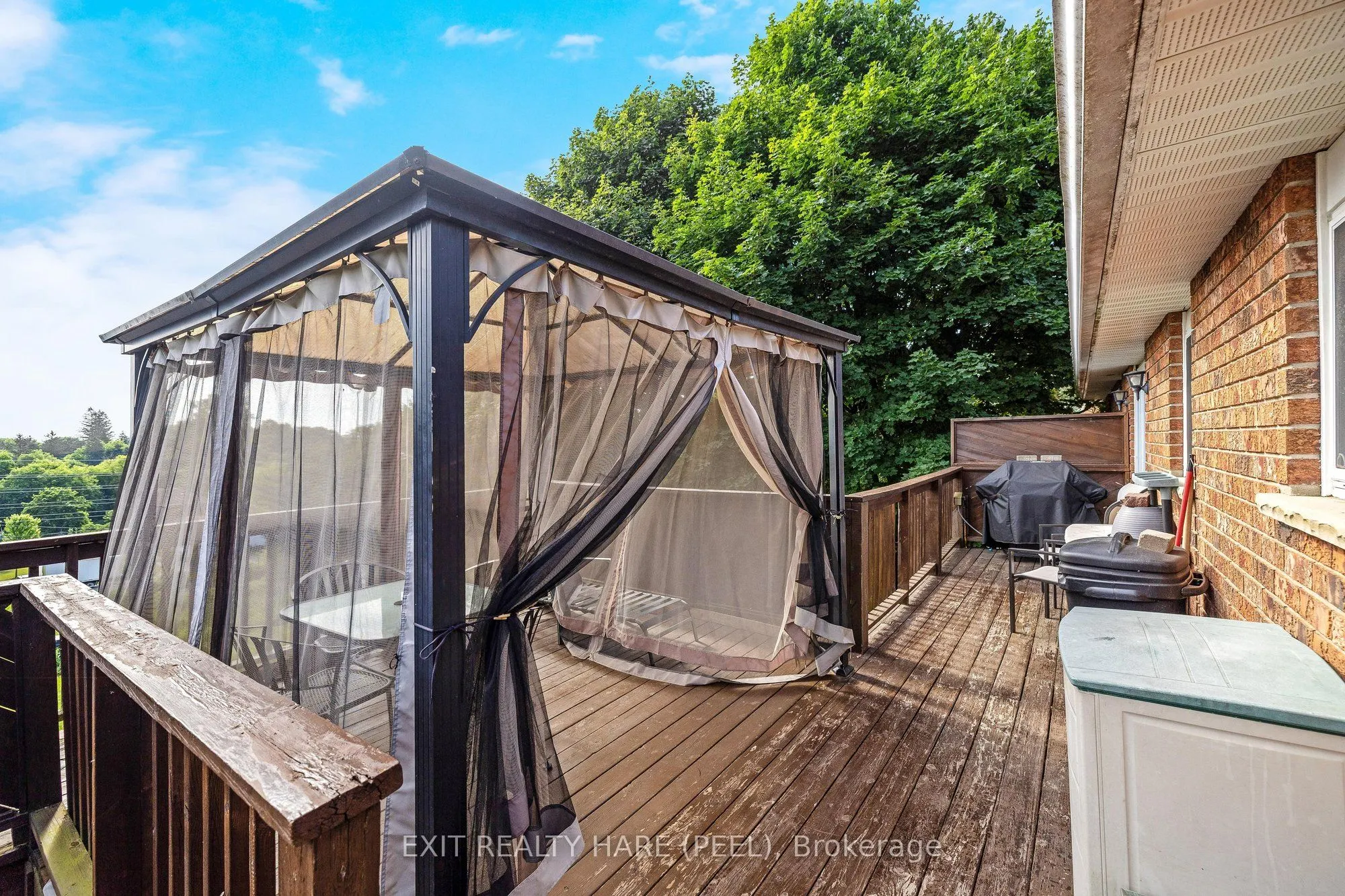 85 Leeson Street S