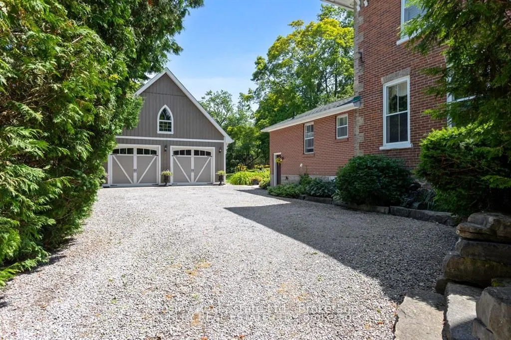 8 Gravel Road