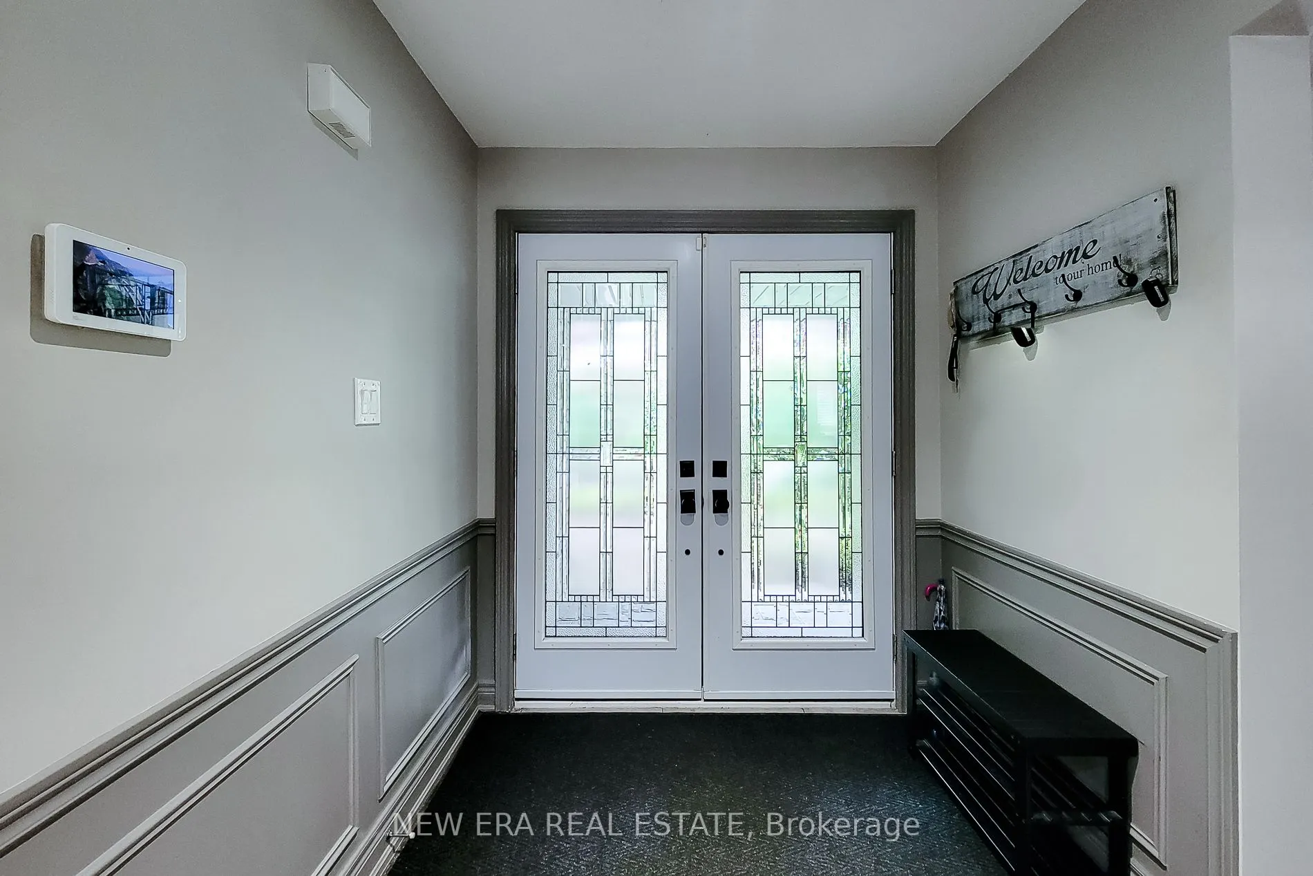 29 Woodside Square
