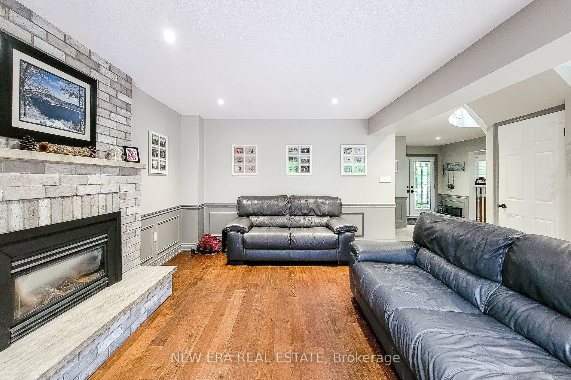 29 Woodside Square