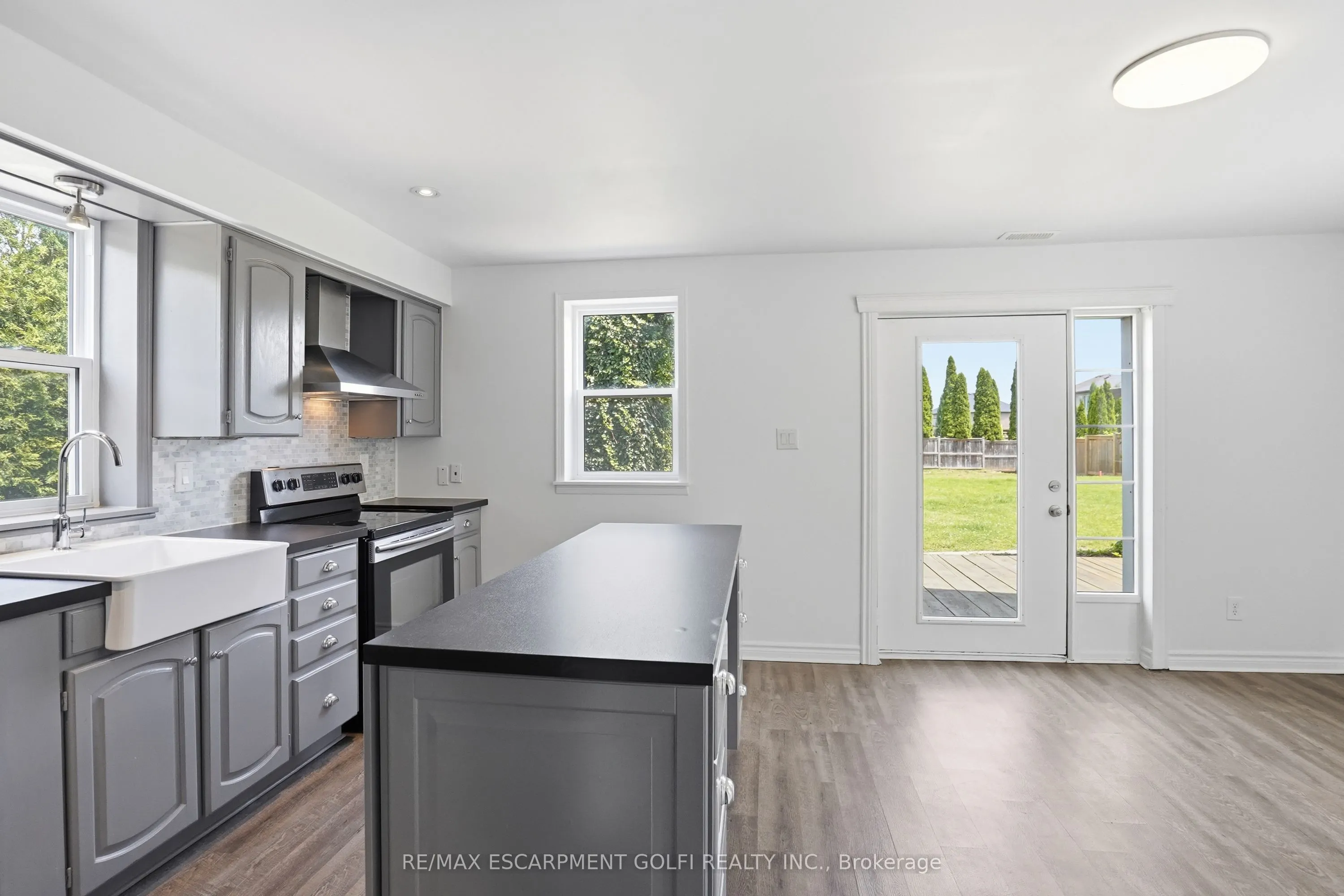 292 MAIN Street W #C