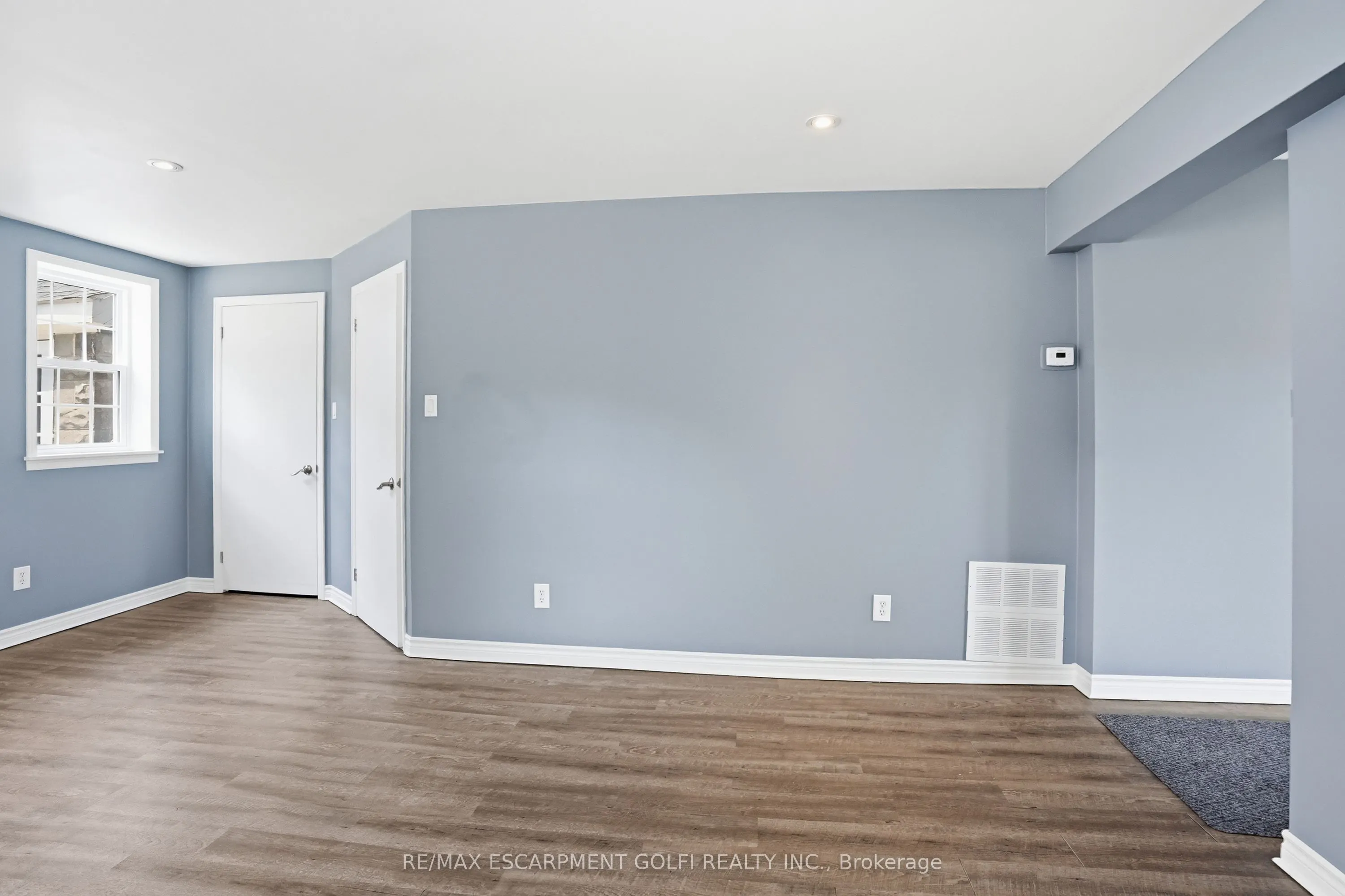 292 MAIN Street W #C