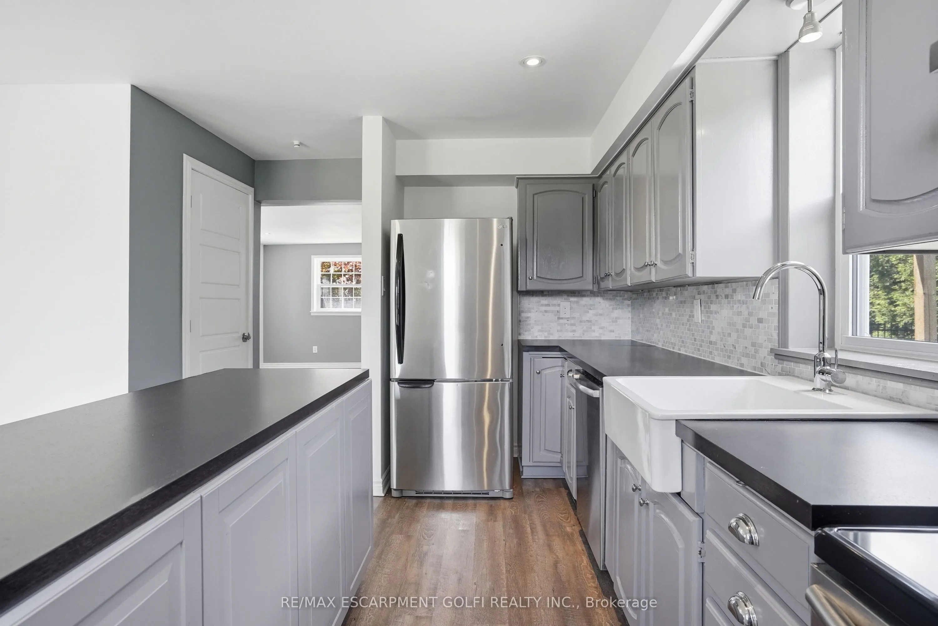 292 MAIN Street W #C
