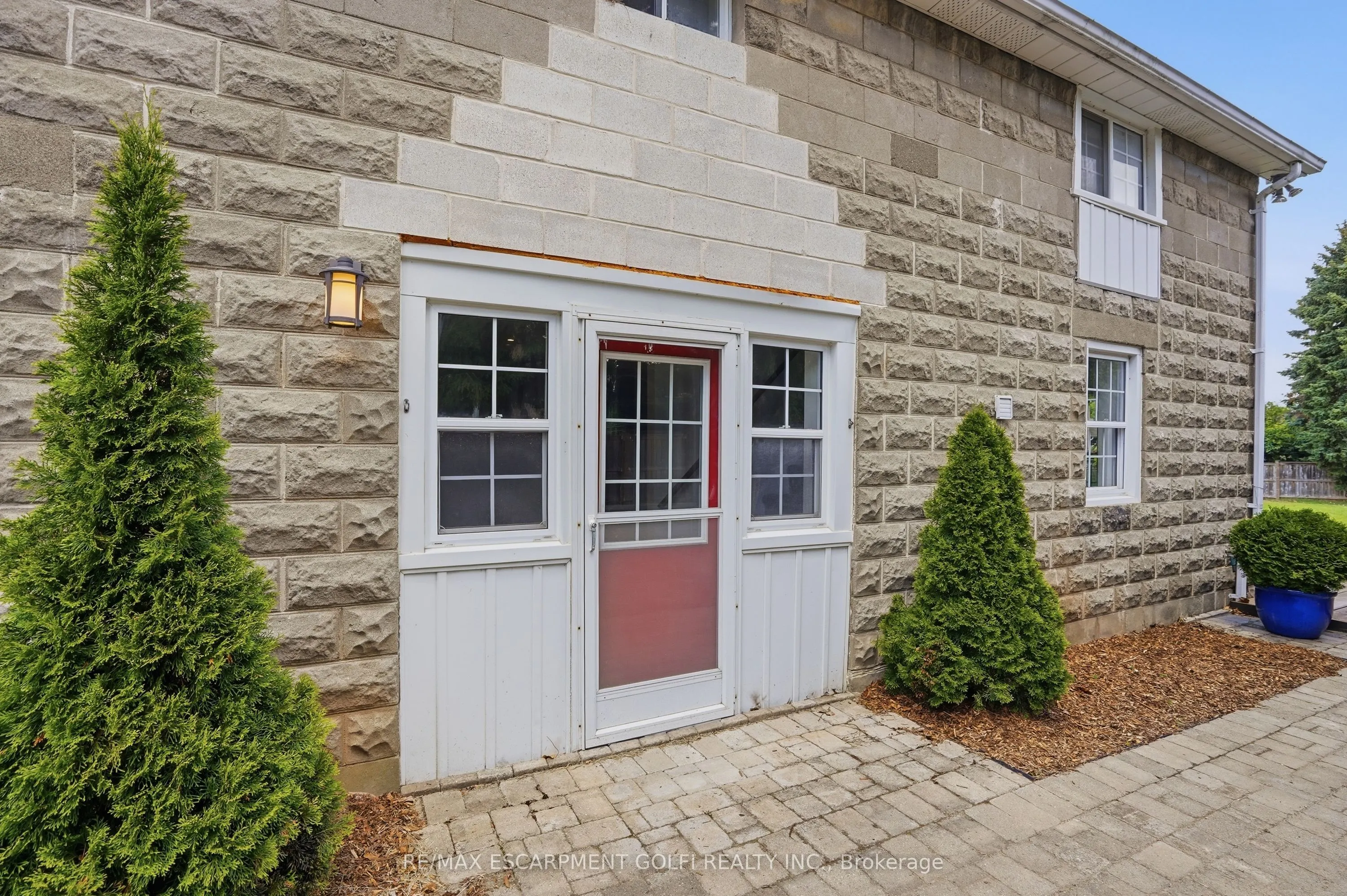 292 MAIN Street W #C