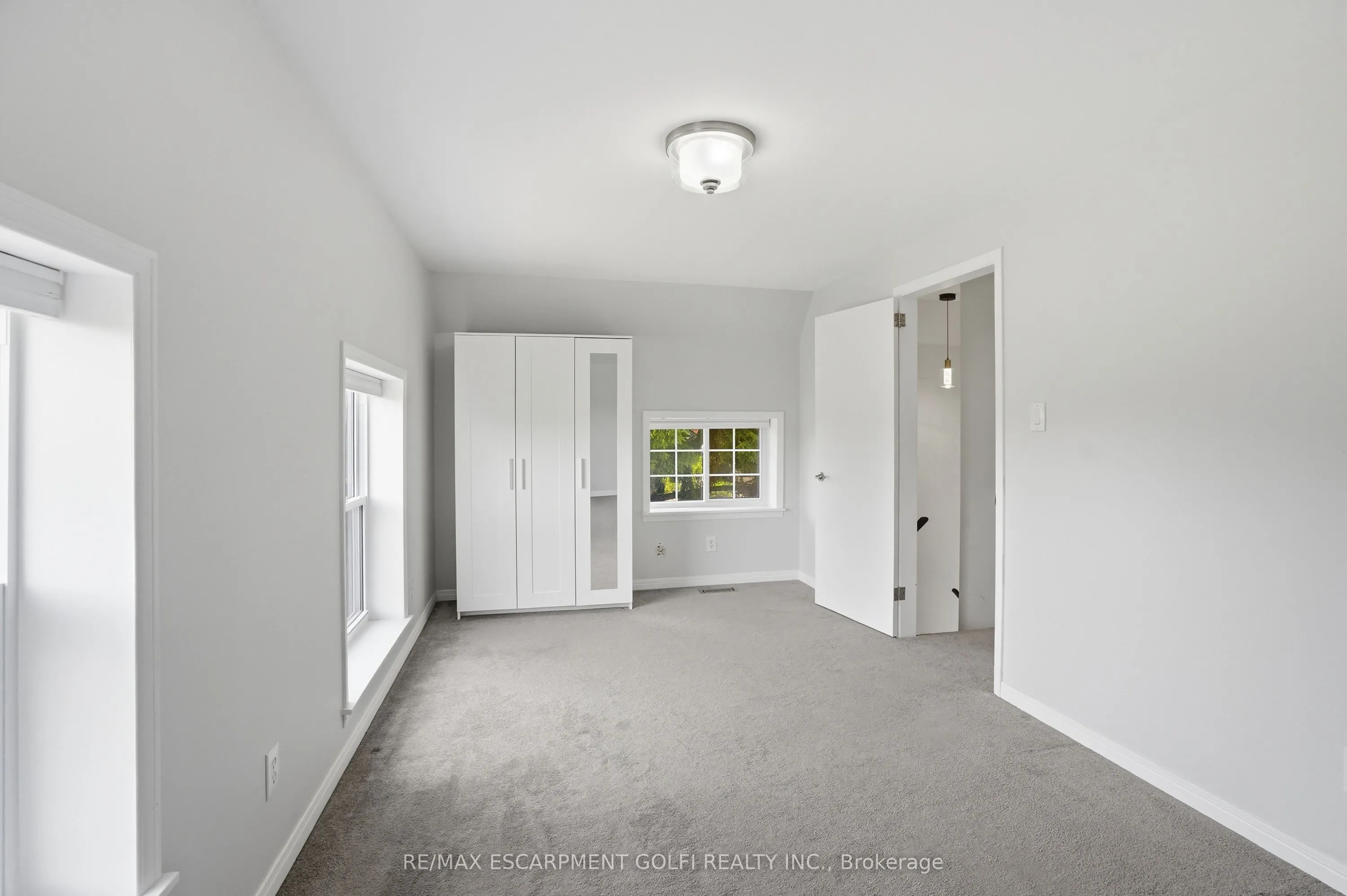 292 MAIN Street W #C