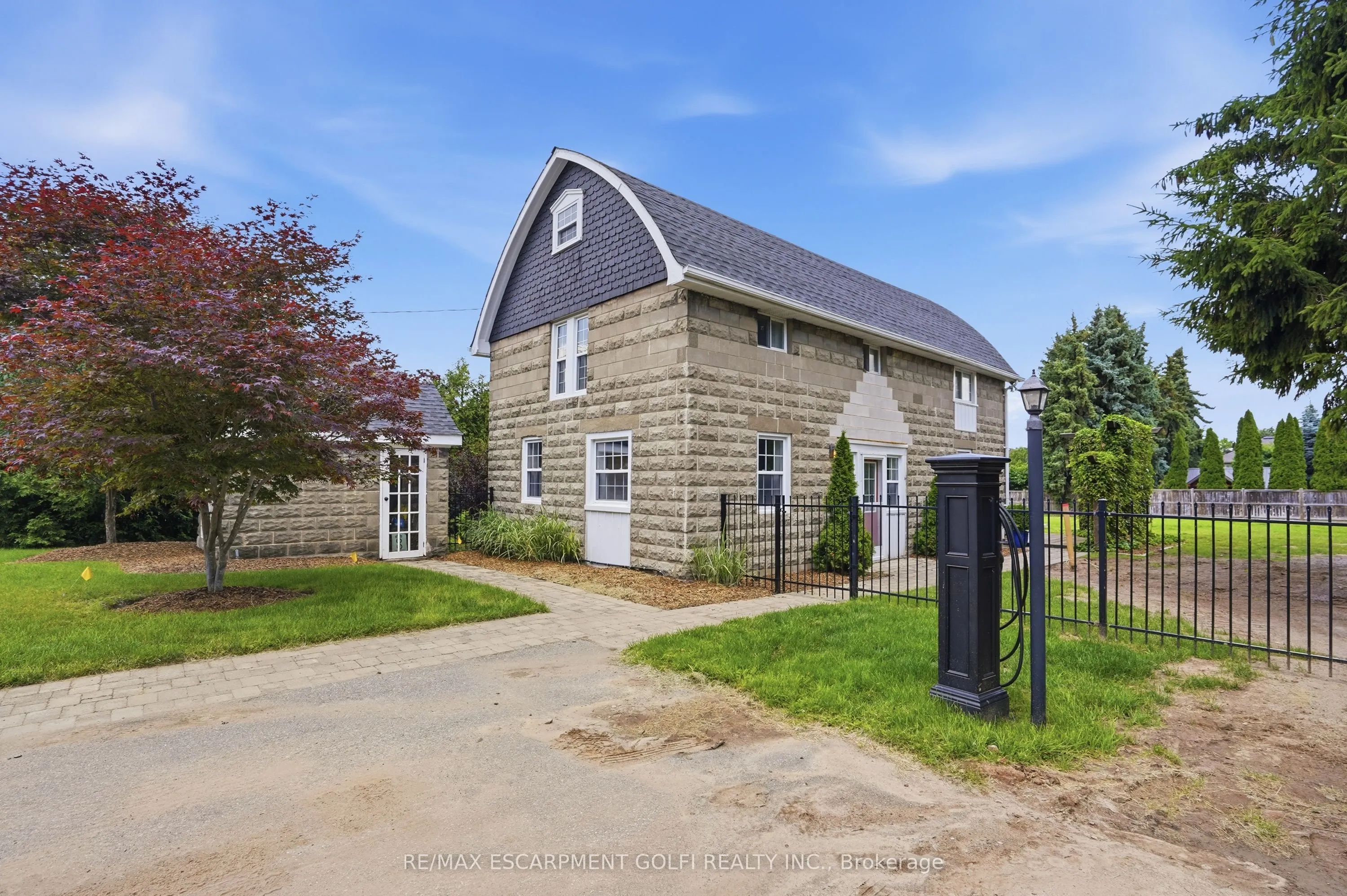 292 MAIN Street W #C