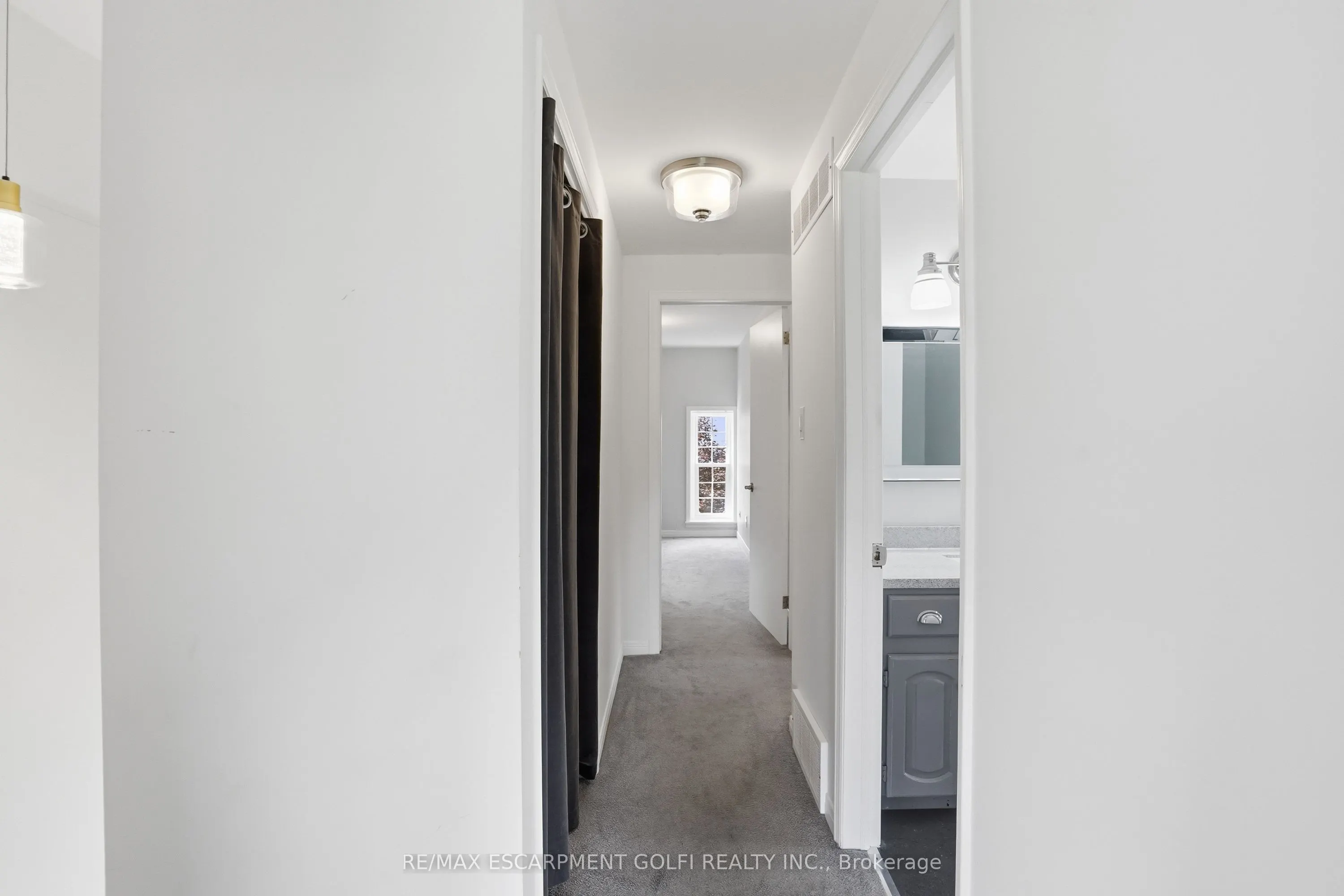 292 MAIN Street W #C