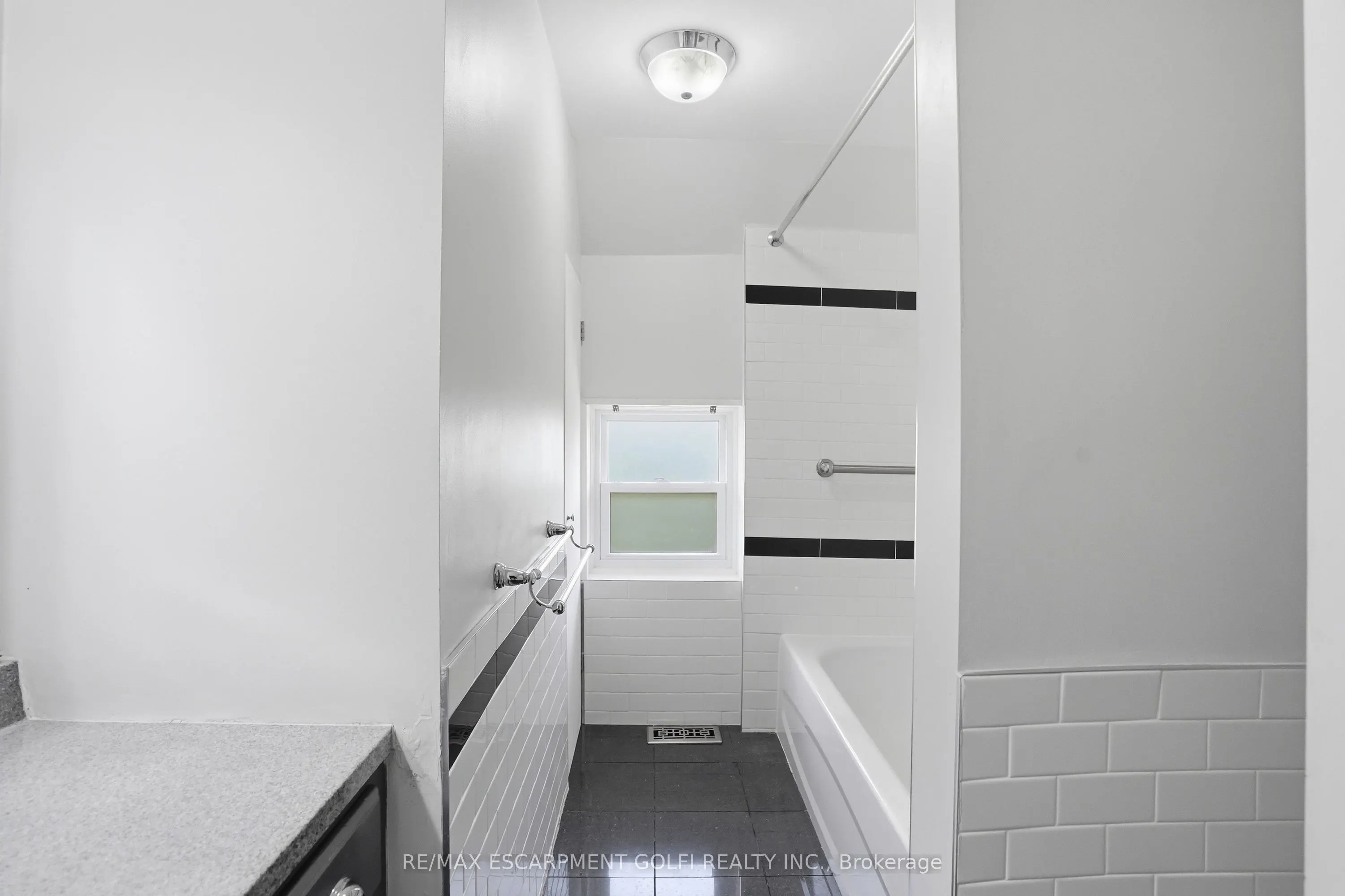 292 MAIN Street W #C