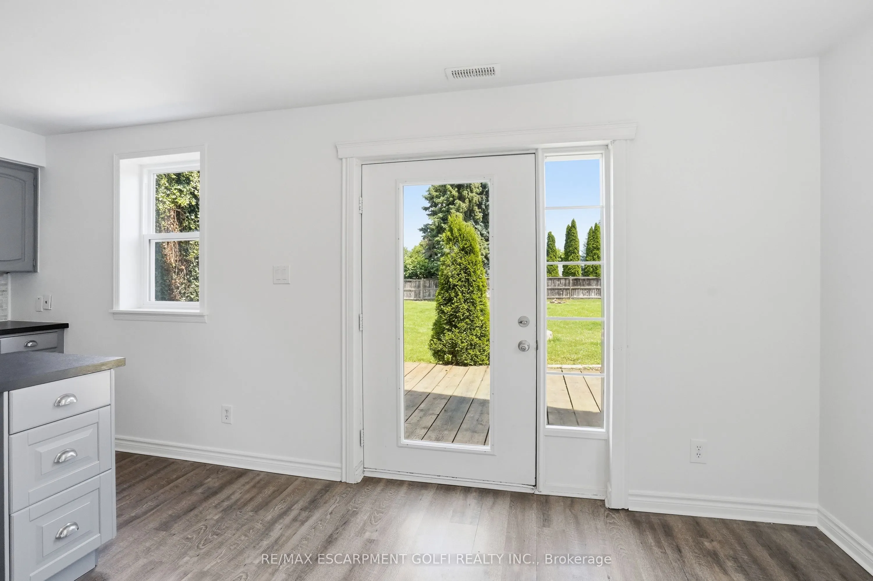 292 MAIN Street W #C
