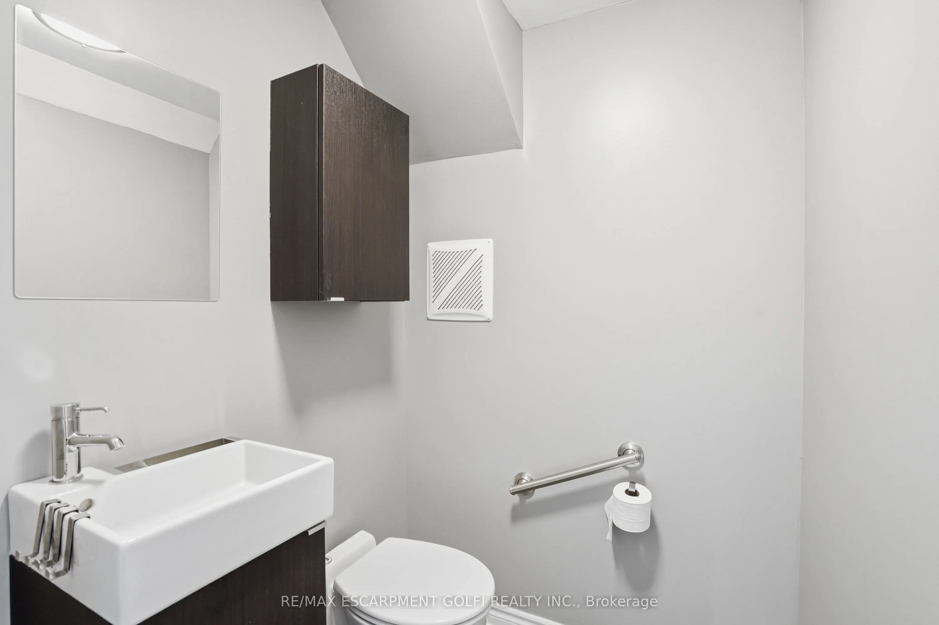 292 MAIN Street W #C