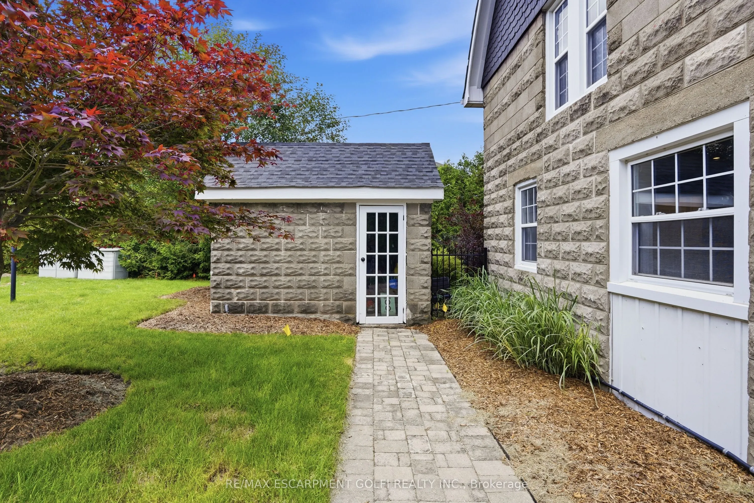 292 MAIN Street W #C
