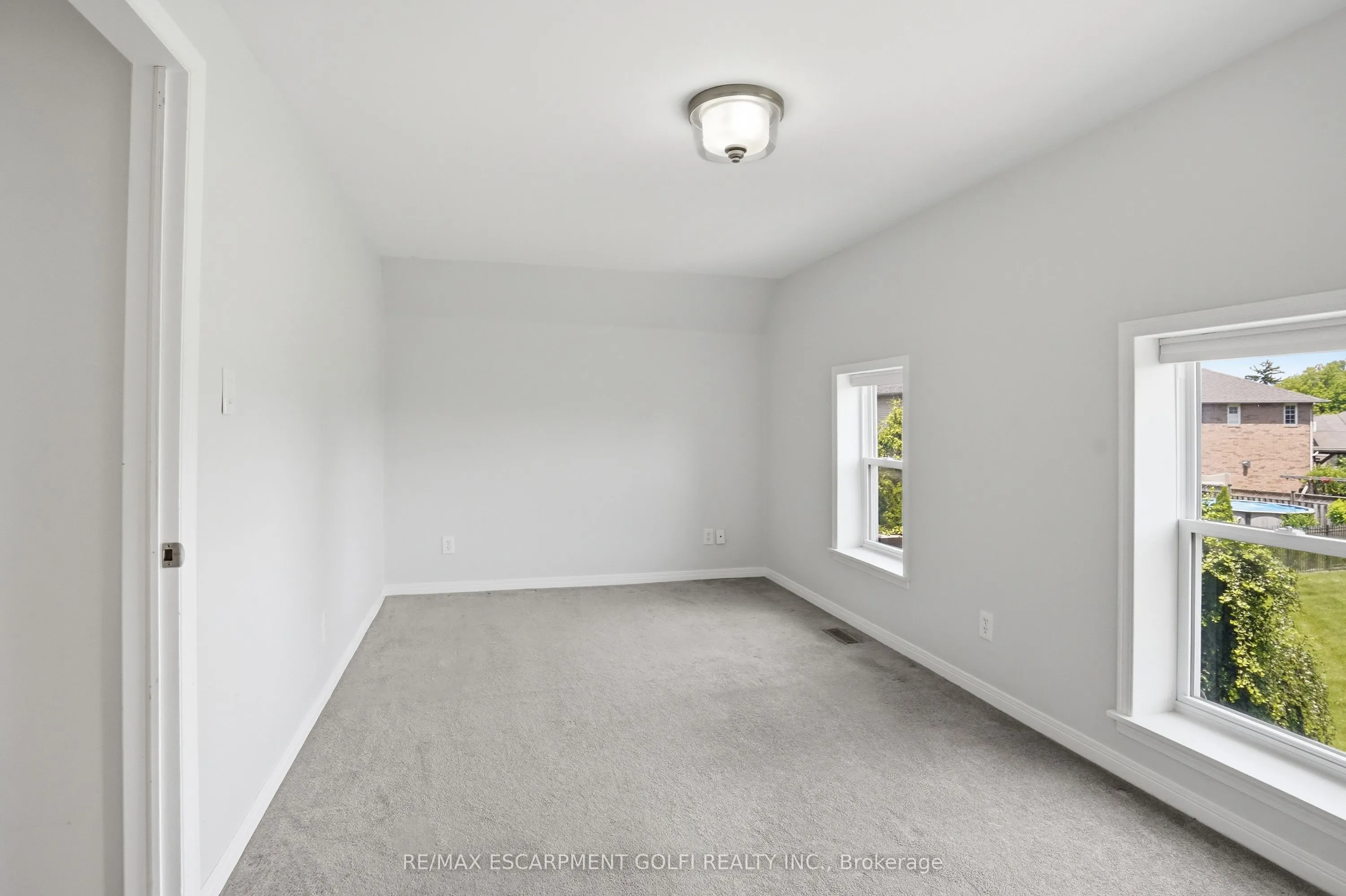 292 MAIN Street W #C