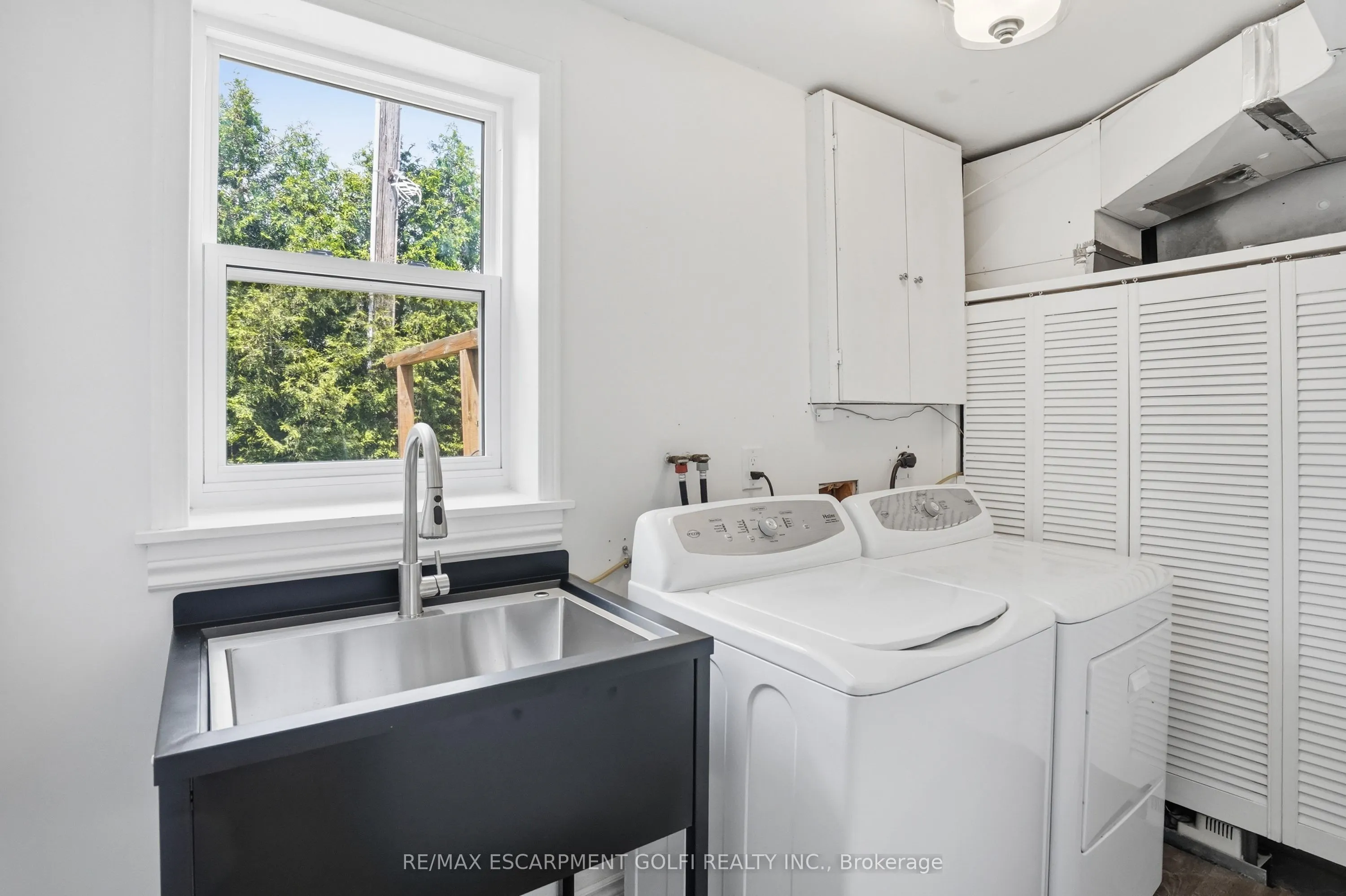 292 MAIN Street W #C