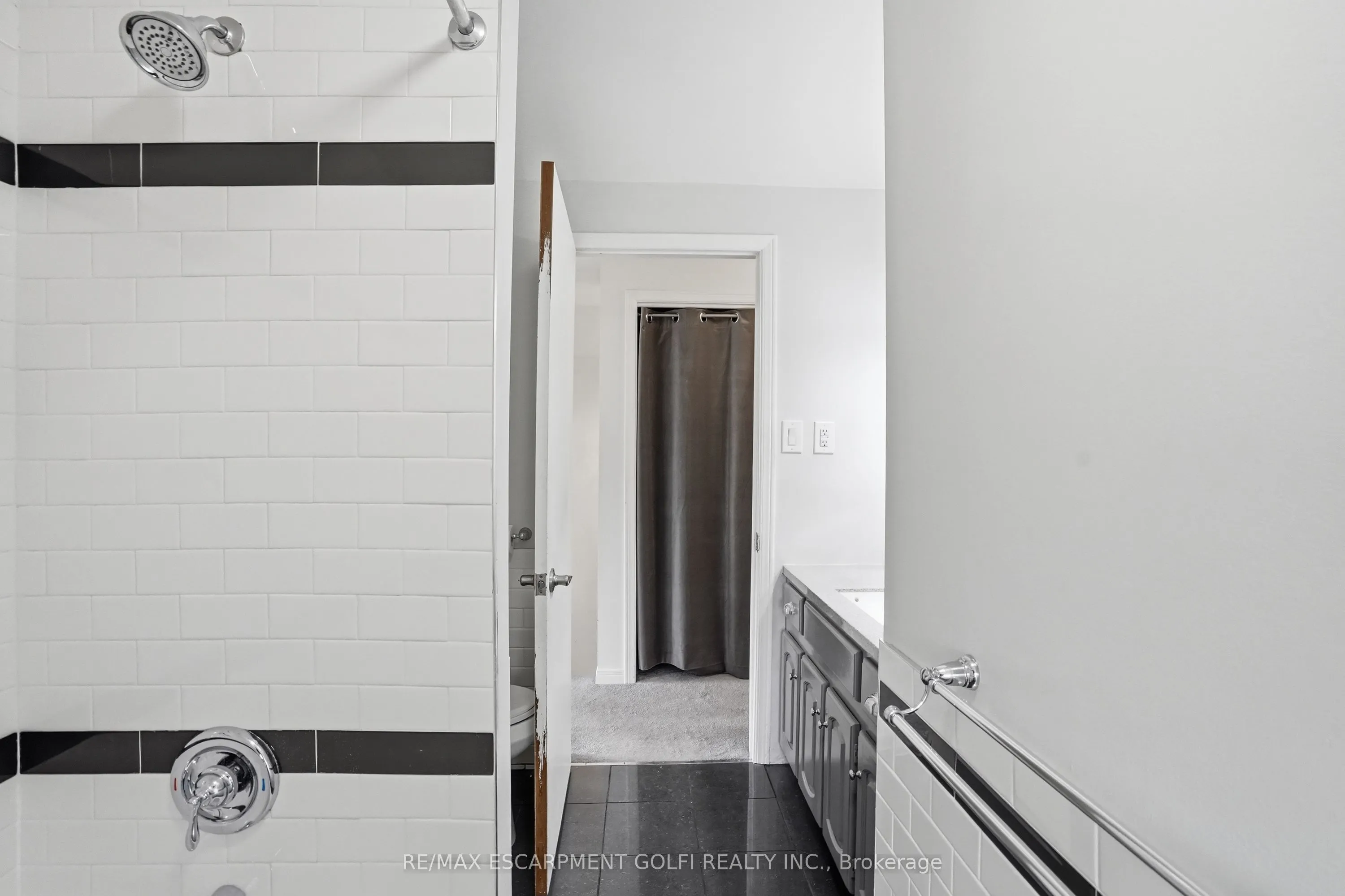 292 MAIN Street W #C