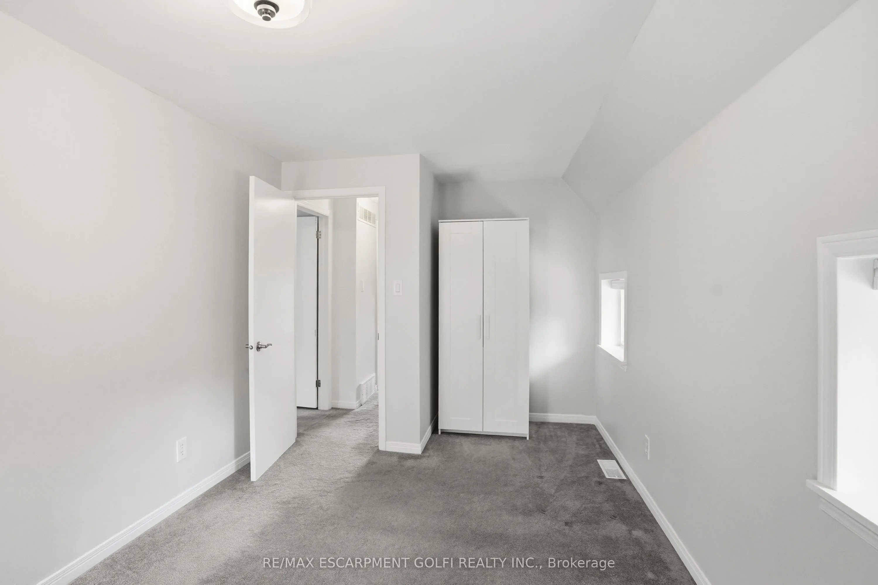 292 MAIN Street W #C