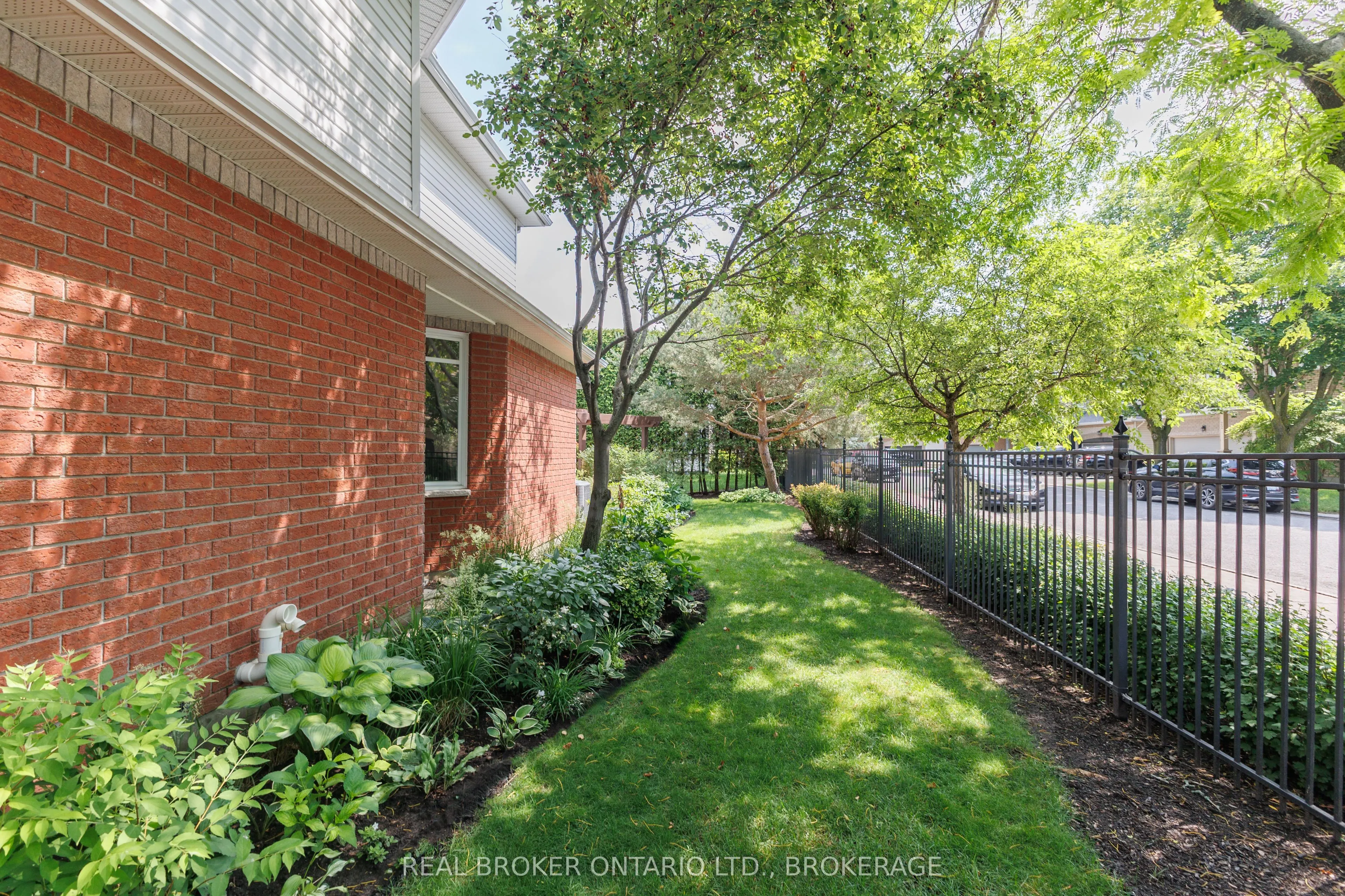 11 Redbridge Crescent