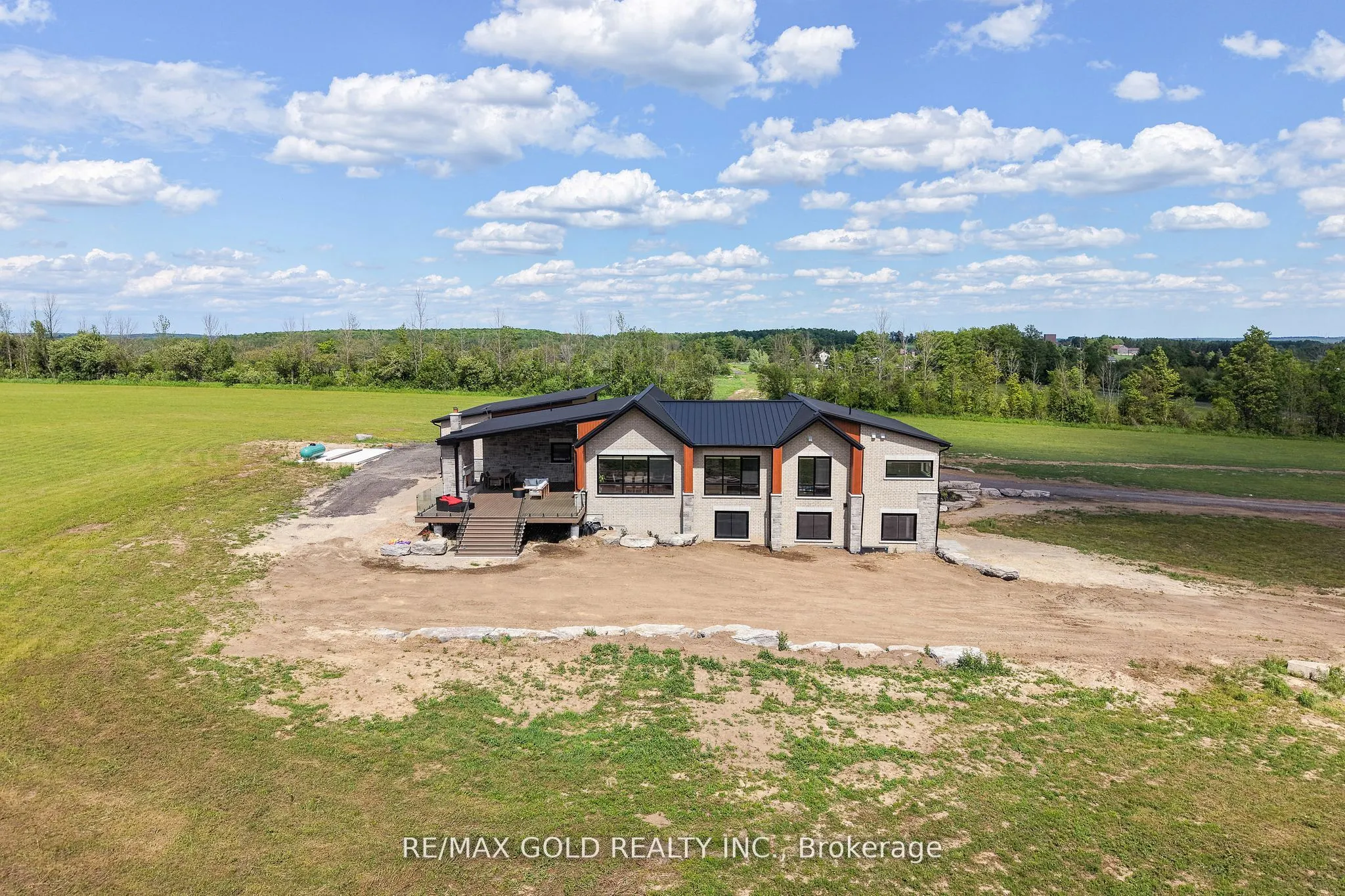 554068 Mono Amaranth Townline