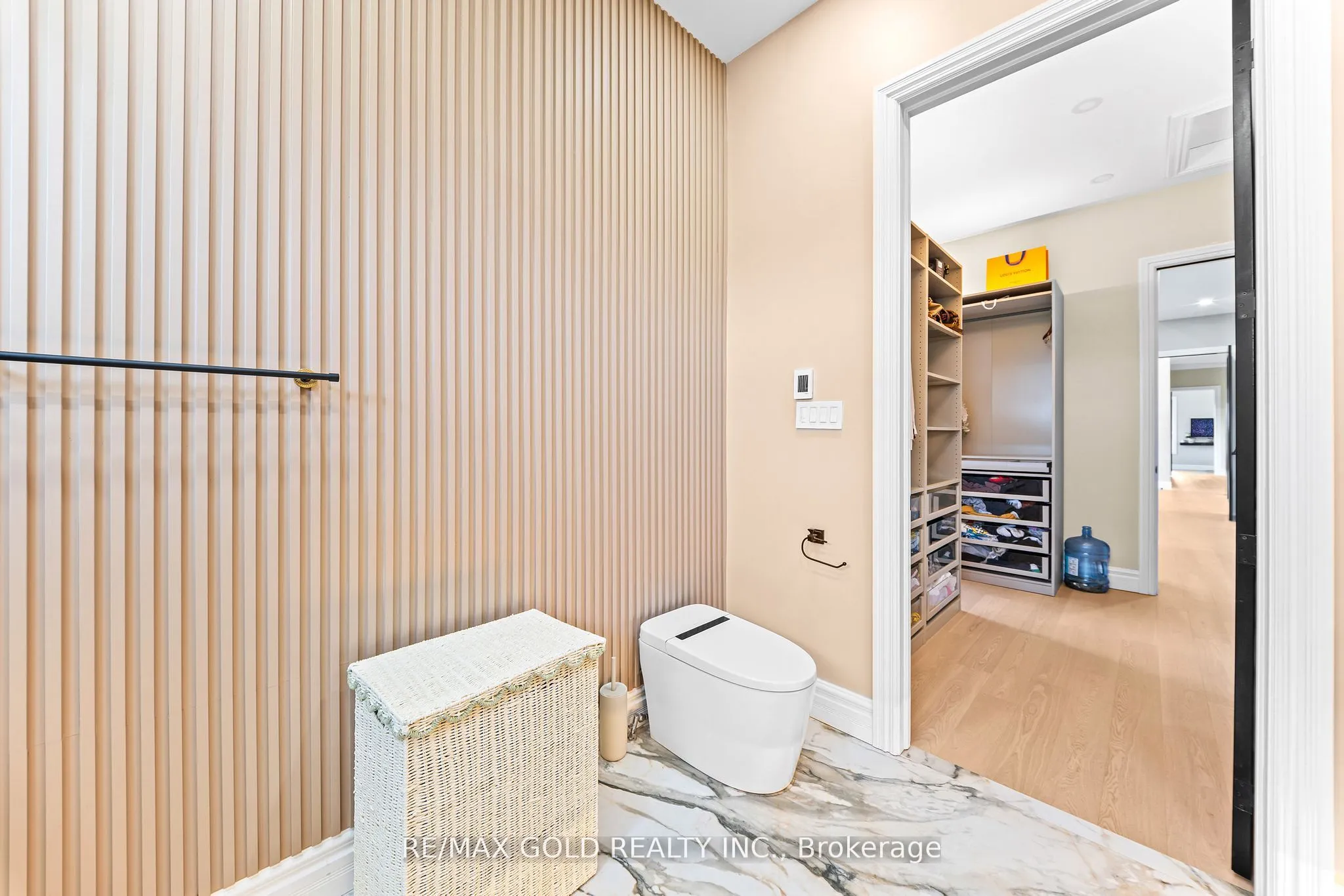554068 Mono Amaranth Townline