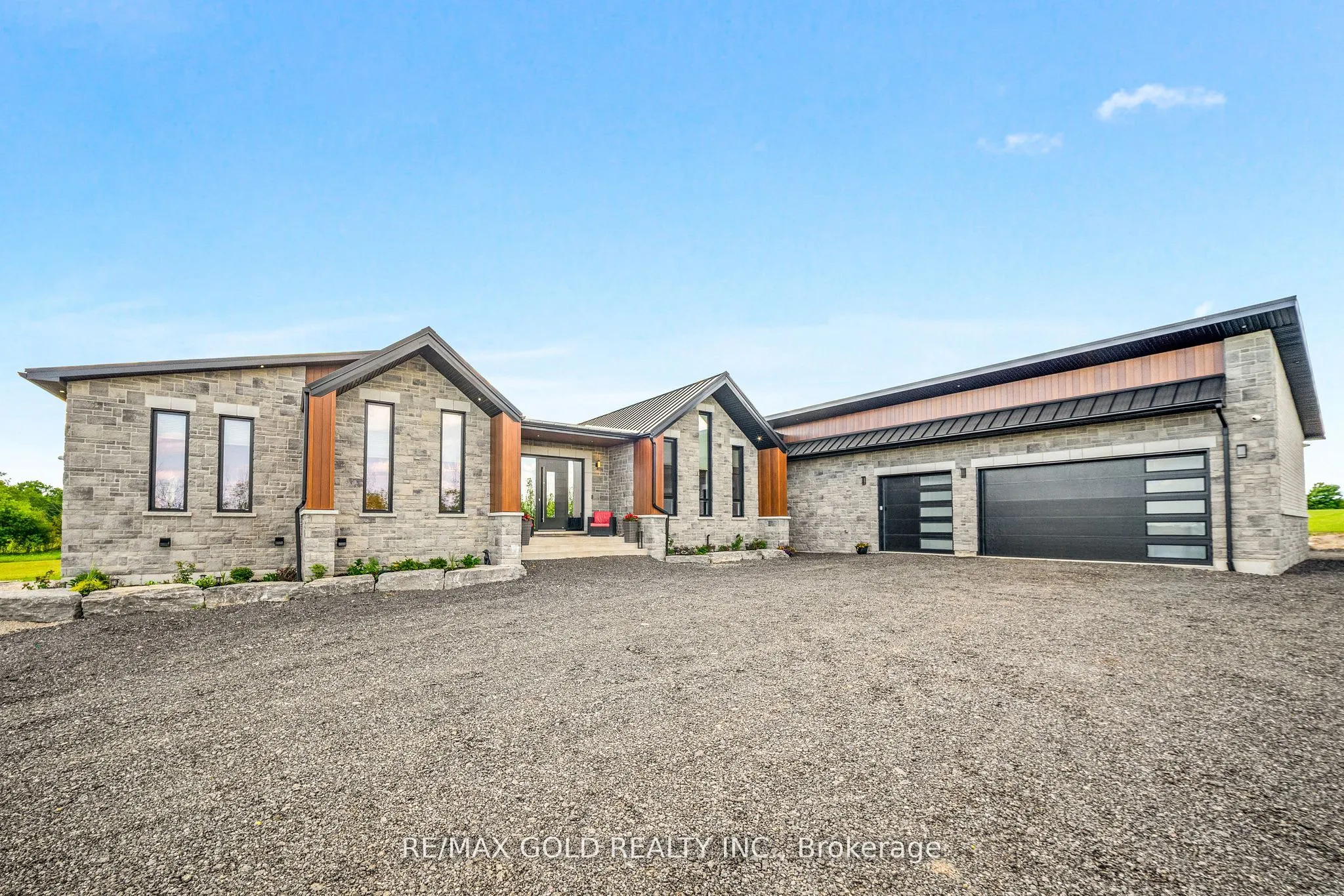 554068 Mono Amaranth Townline