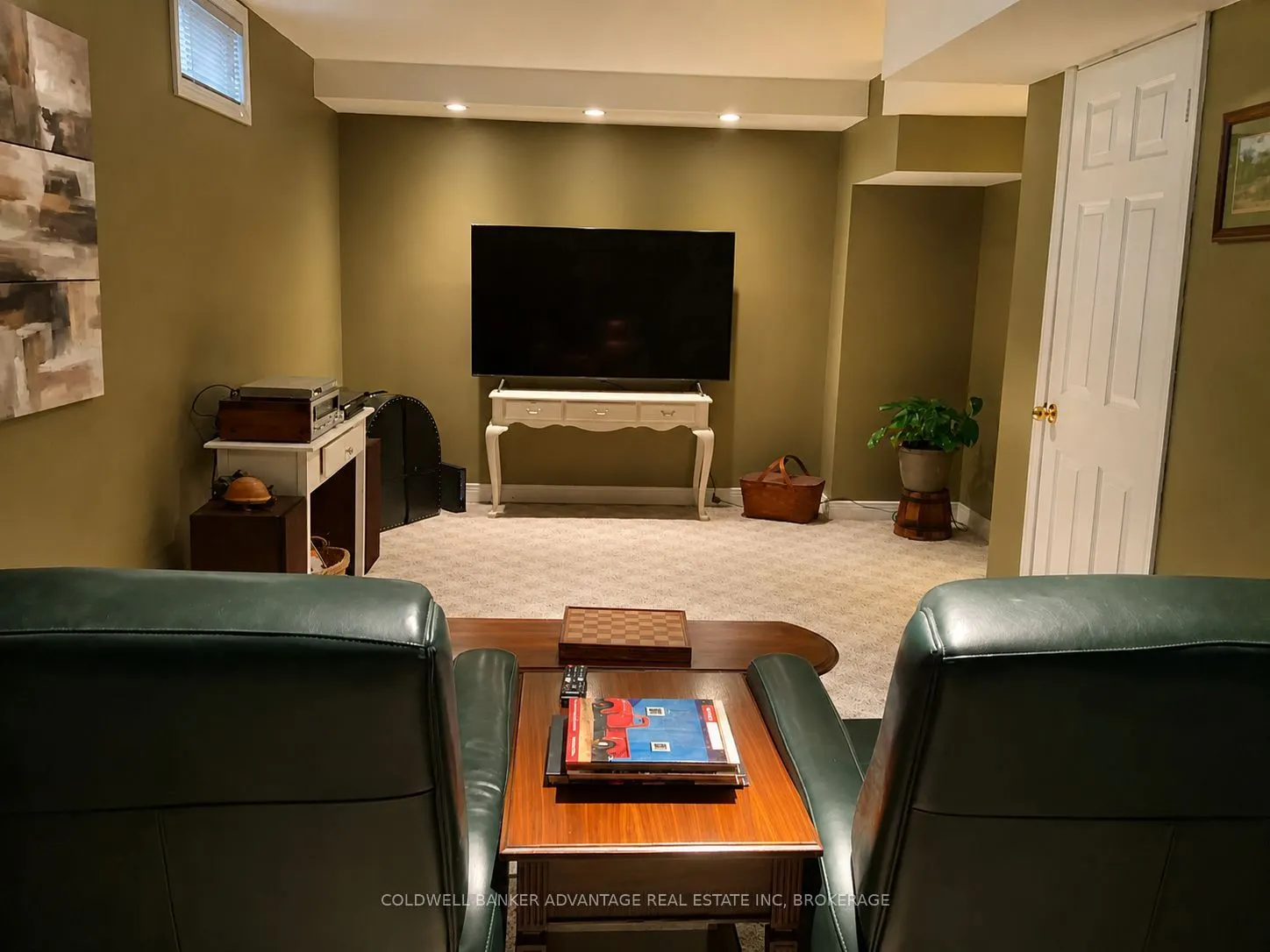 28 Dixon Crescent