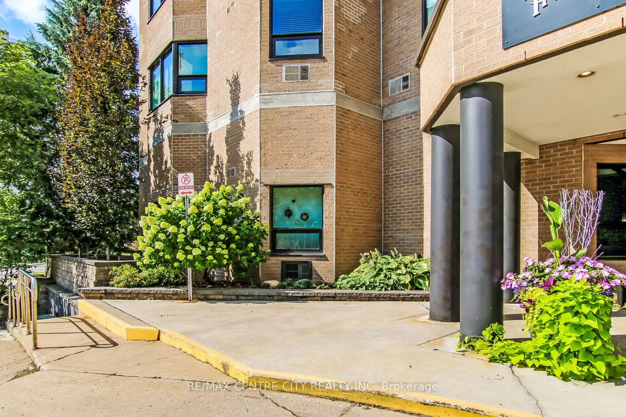 549 Ridout Street N #903
