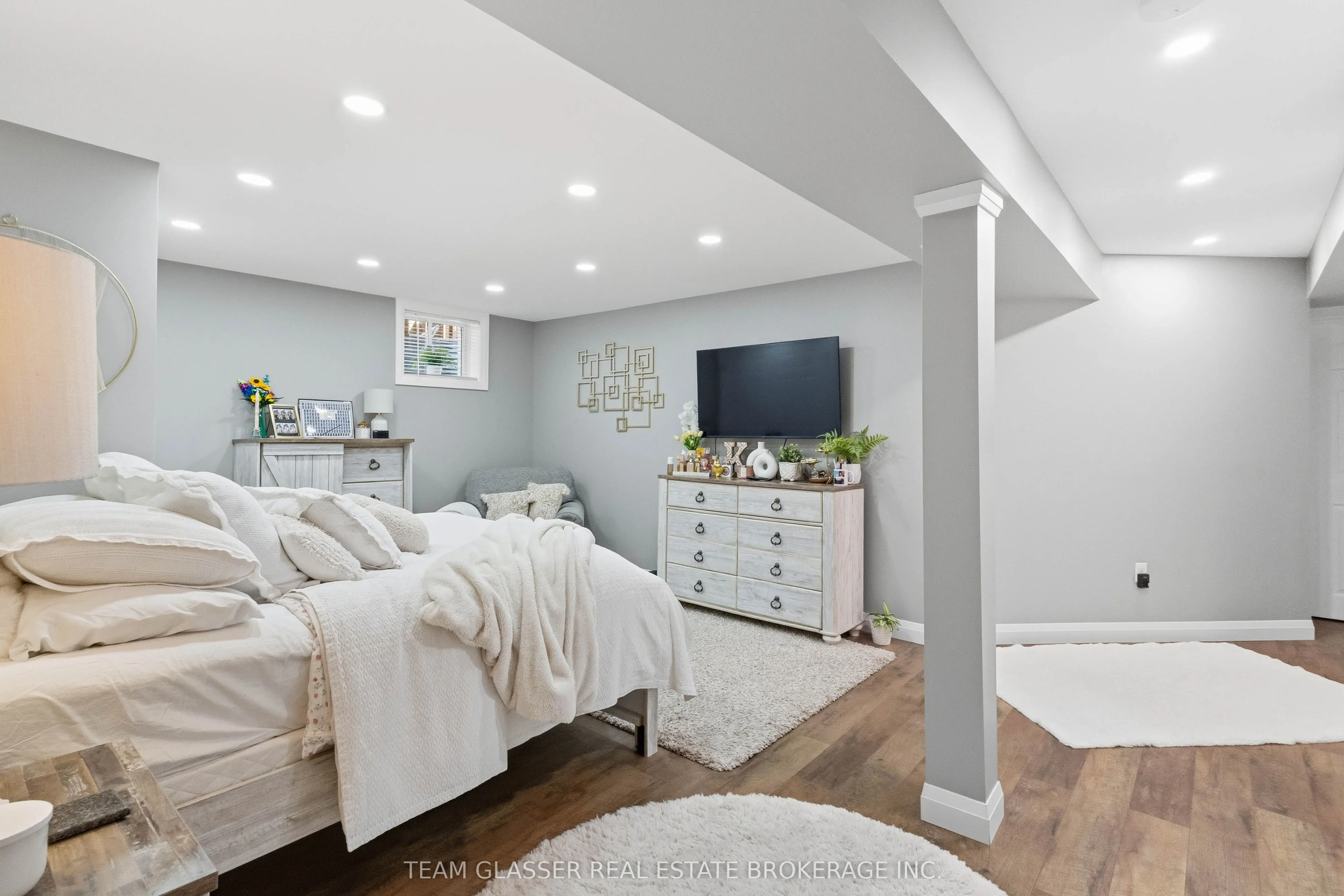 2334 MEADOWGATE Boulevard