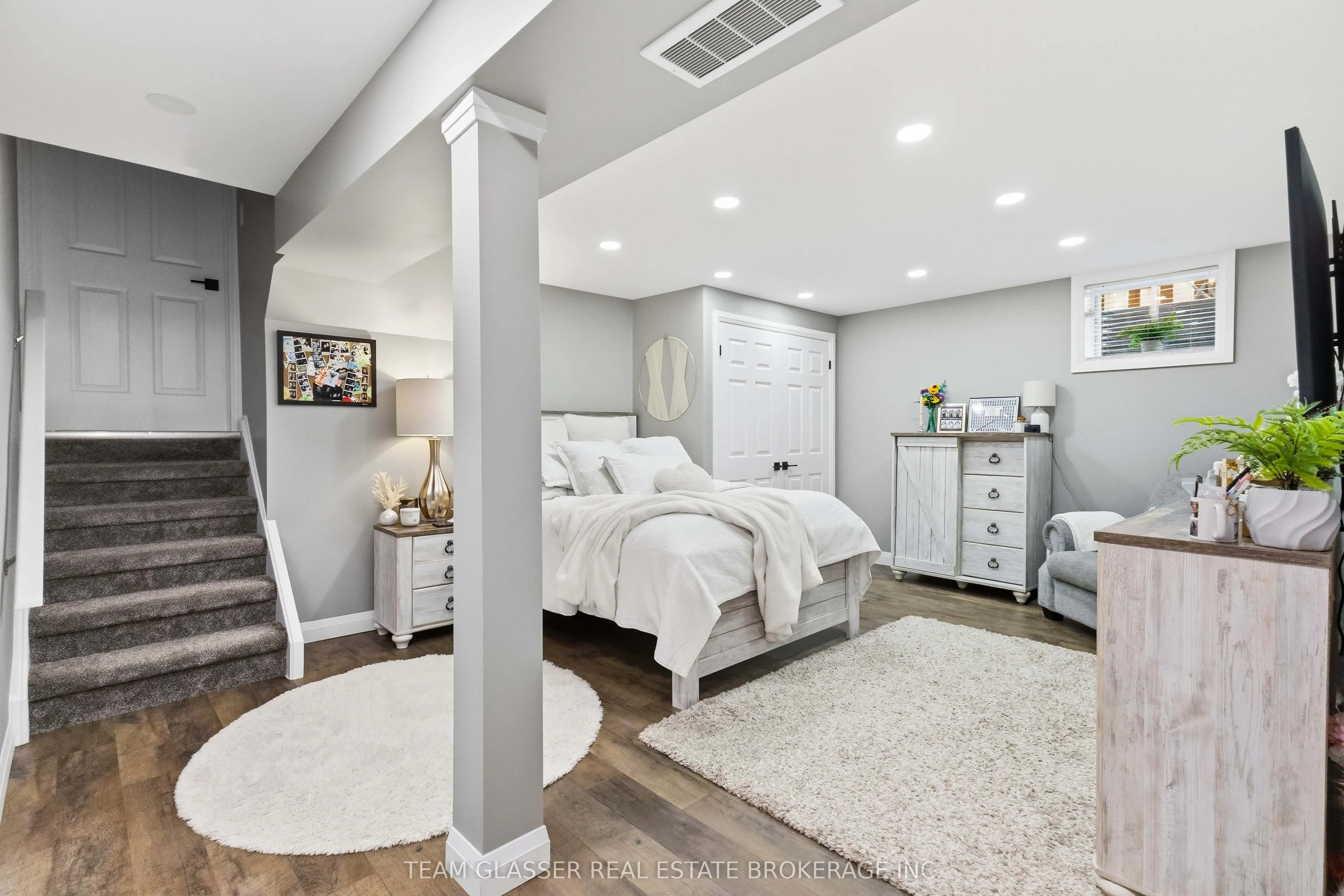 2334 MEADOWGATE Boulevard