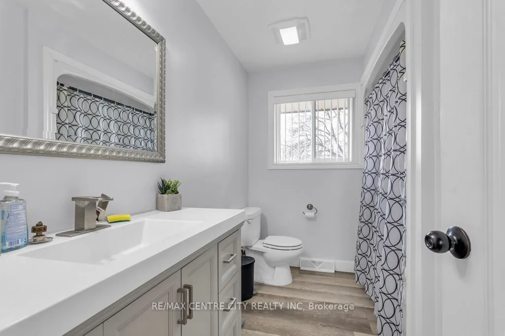 303 Simcoe Street