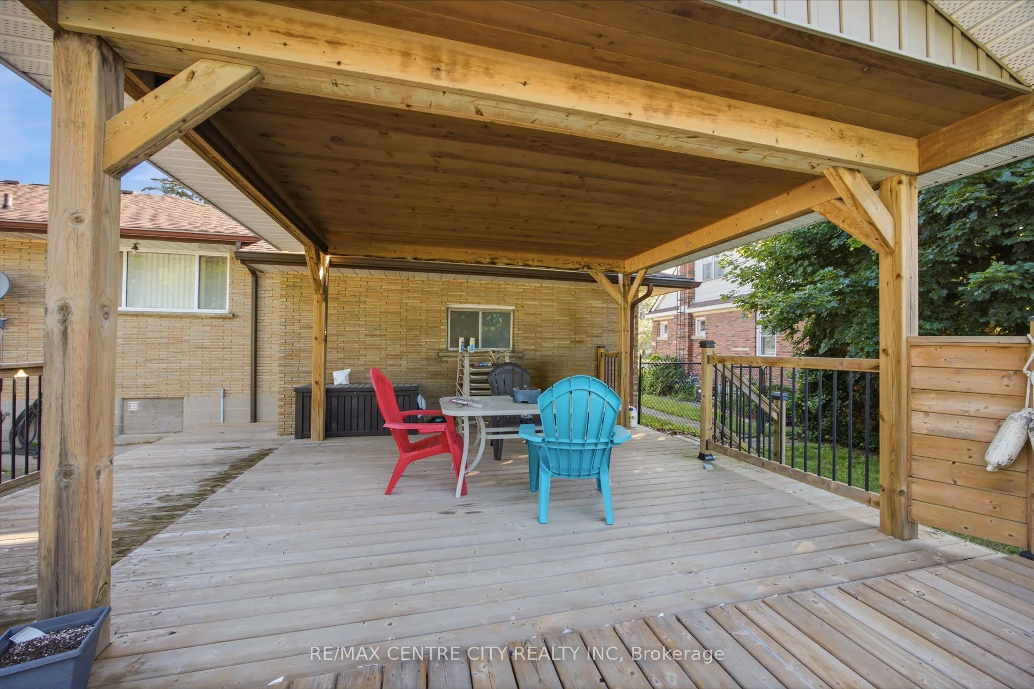 303 Simcoe Street