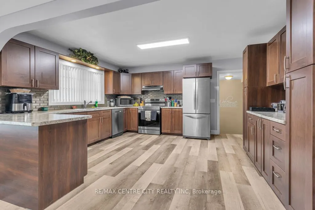303 Simcoe Street