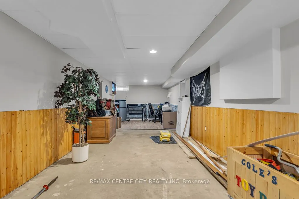 303 Simcoe Street