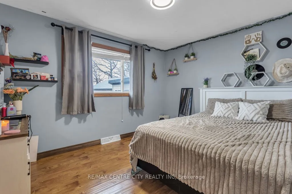 303 Simcoe Street
