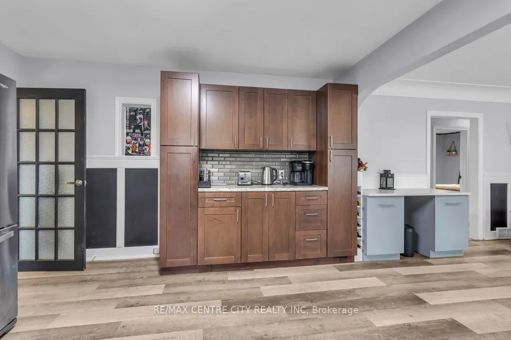 303 Simcoe Street