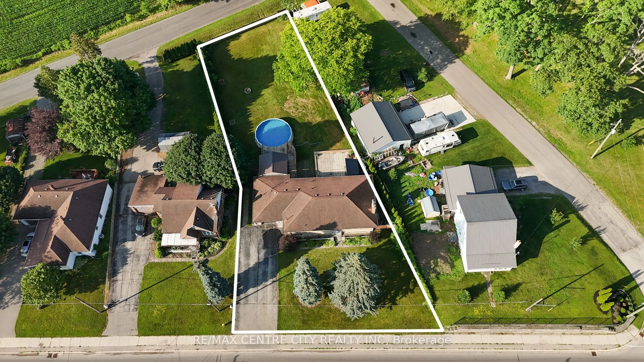 303 Simcoe Street