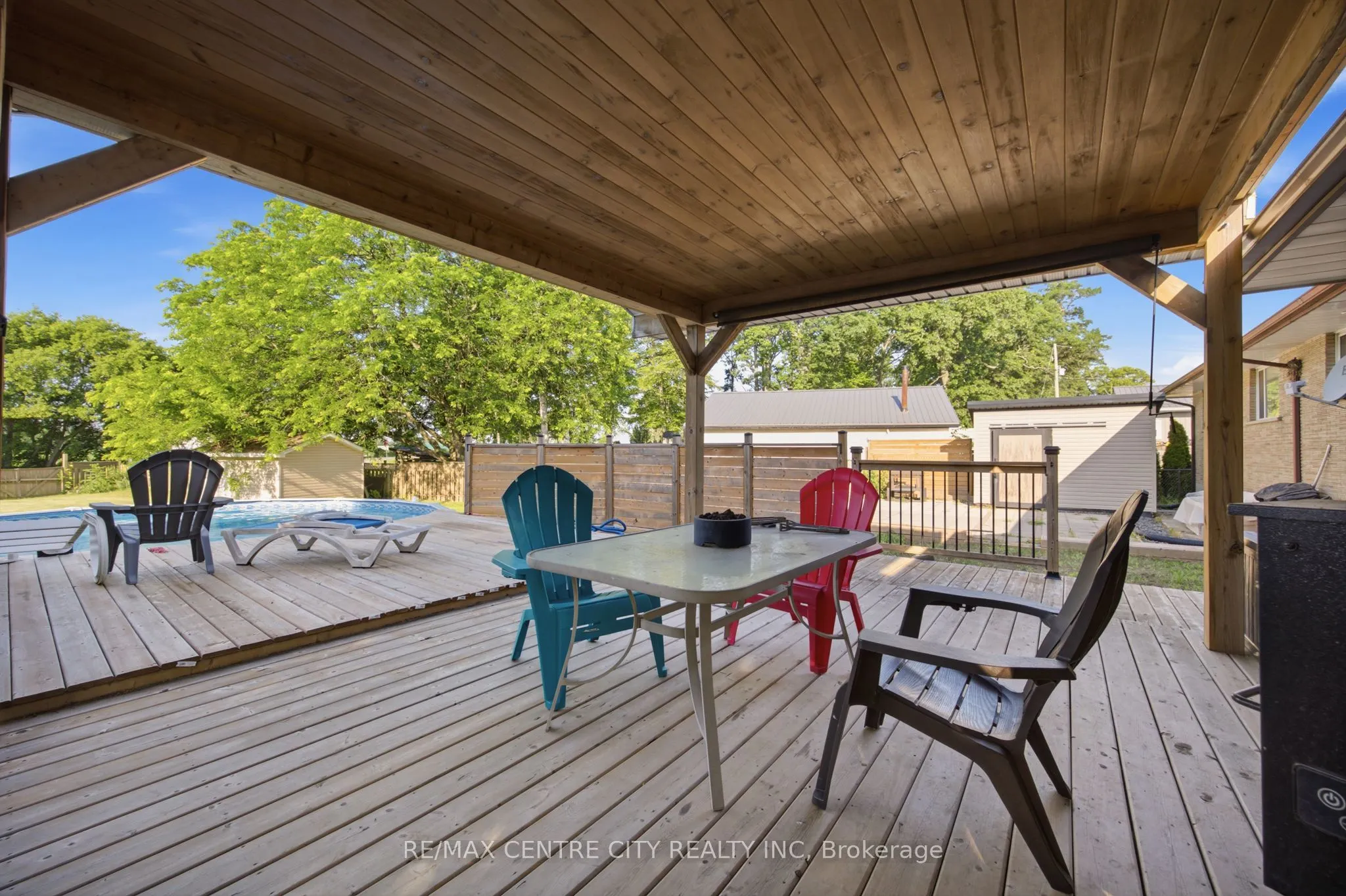 303 Simcoe Street