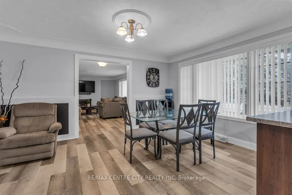 303 Simcoe Street