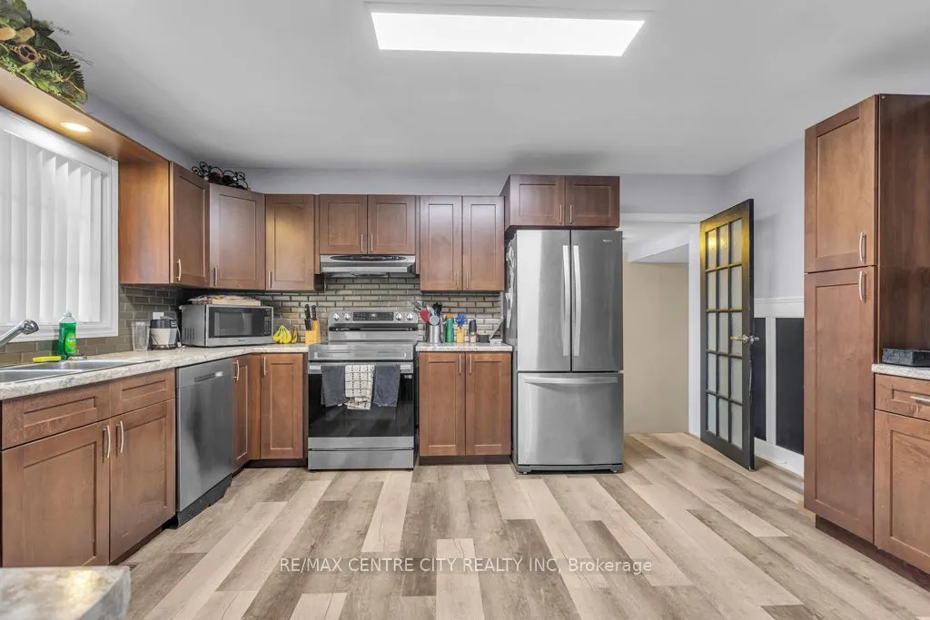 303 Simcoe Street