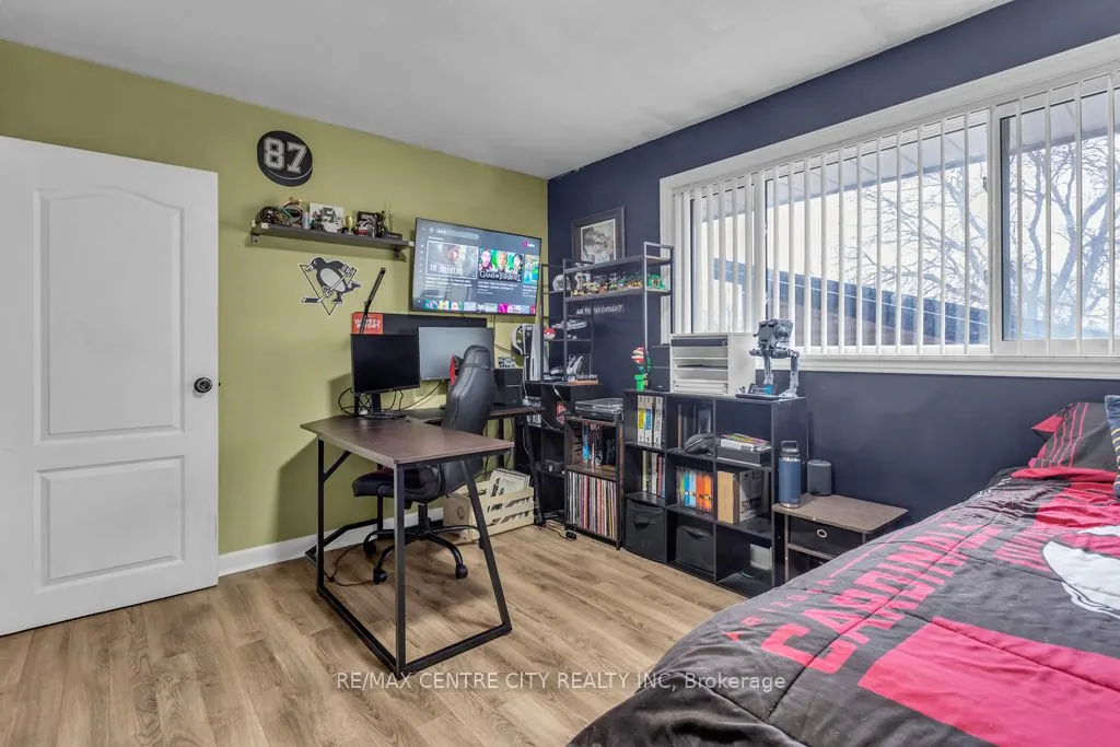 303 Simcoe Street