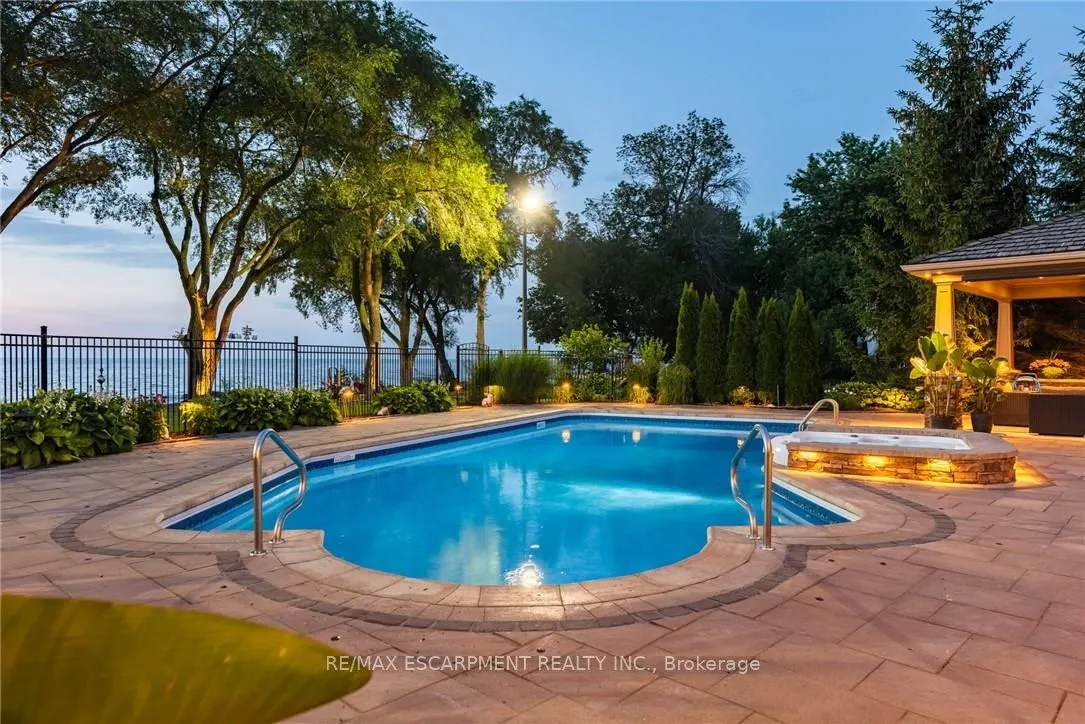 17 Lochside Drive