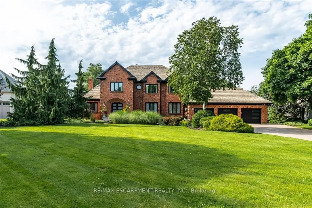 17 Lochside Drive