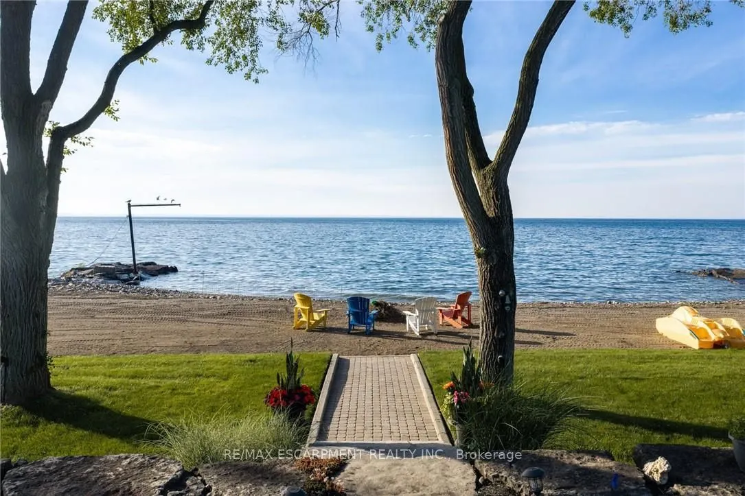 17 Lochside Drive
