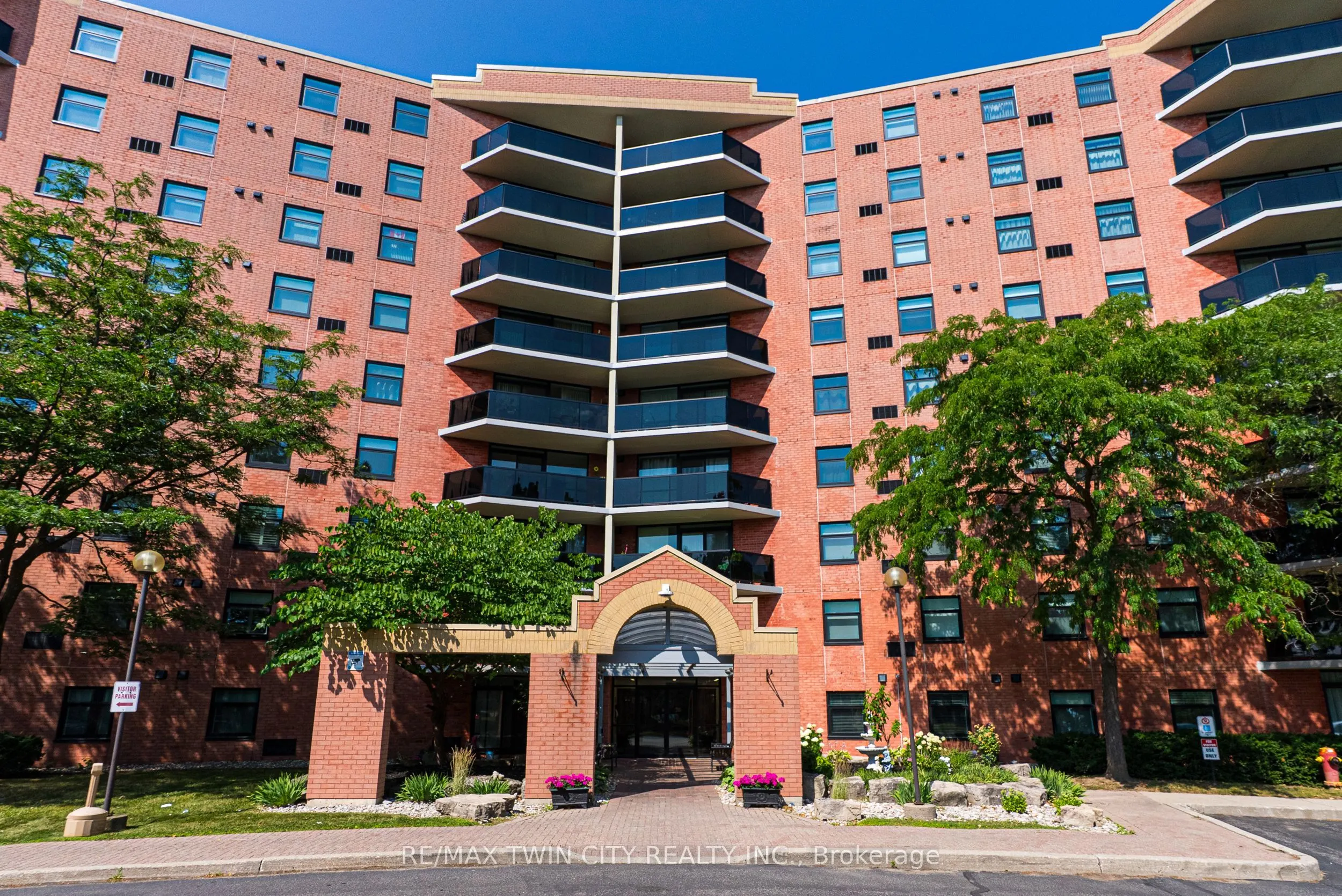 9 Bonheur Court #905