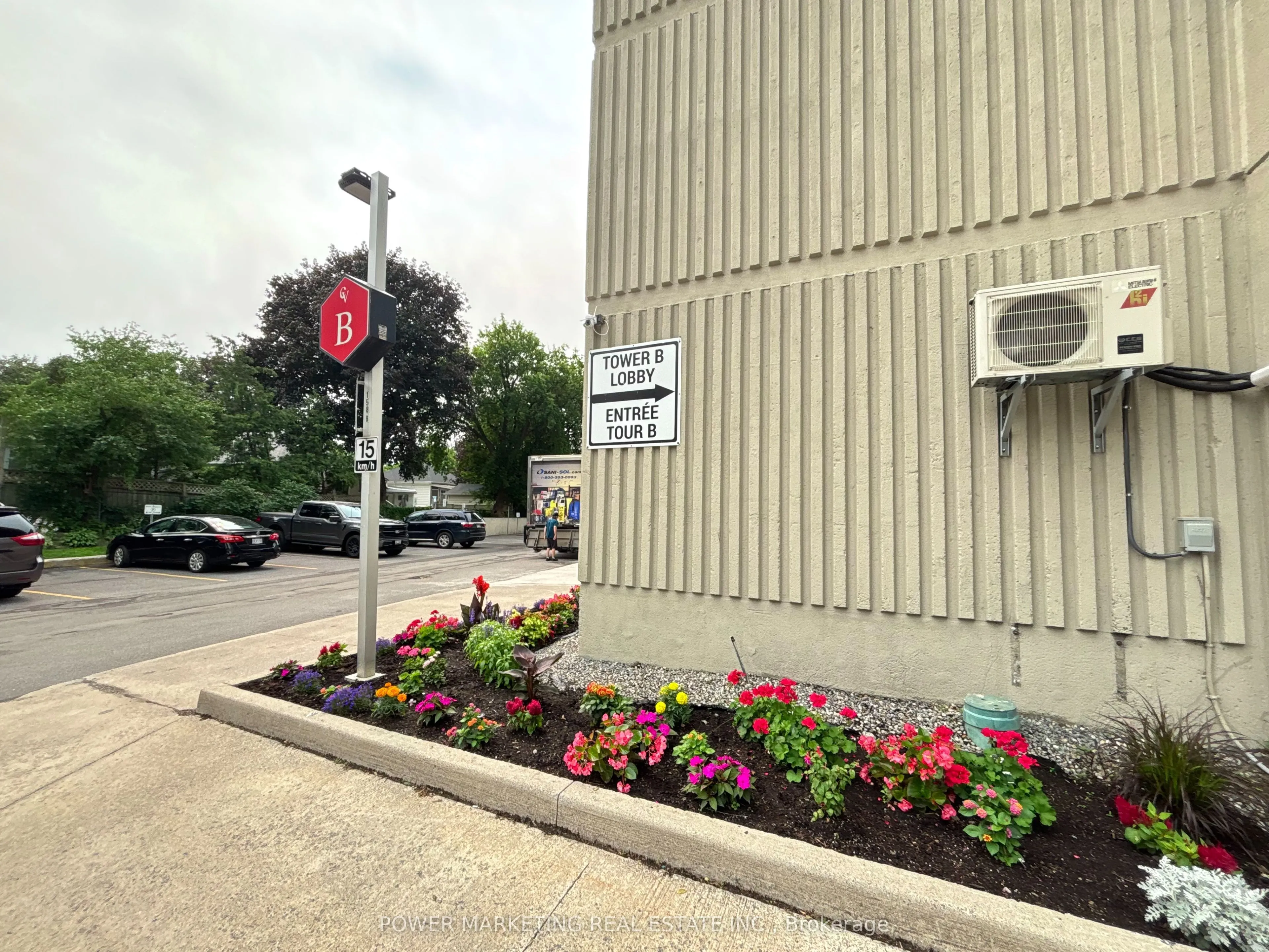 158B MCARTHUR Avenue #1604