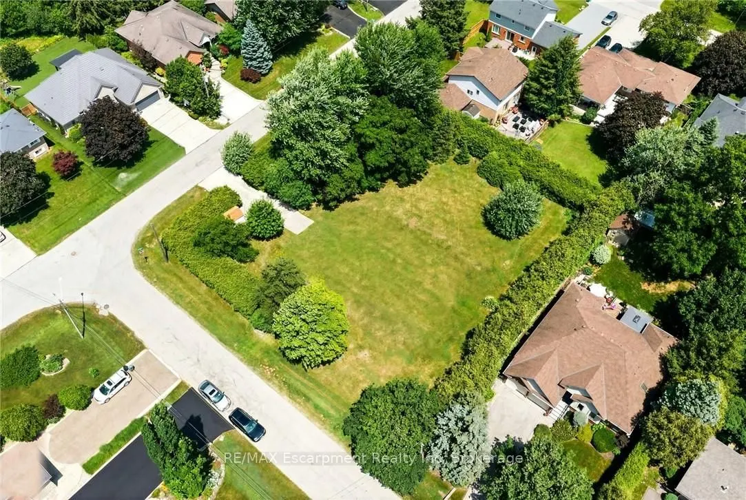 8 Northlawn Avenue