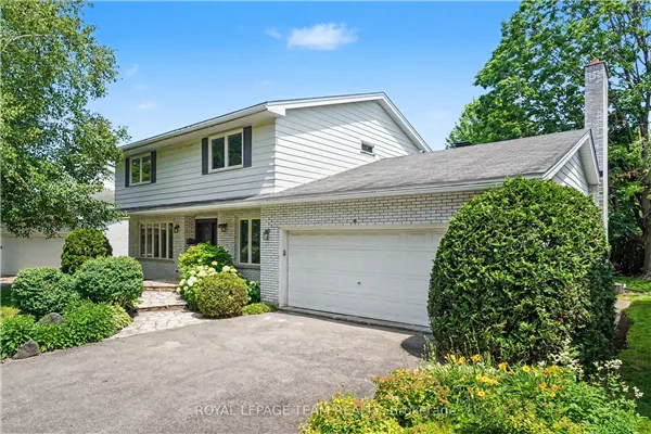 907 Dresden Crescent