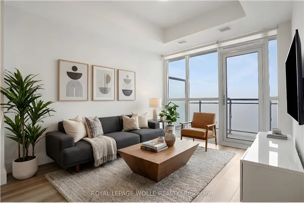 60 Charles Street W