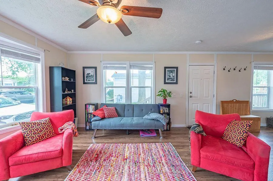 6 Hillview Drive
